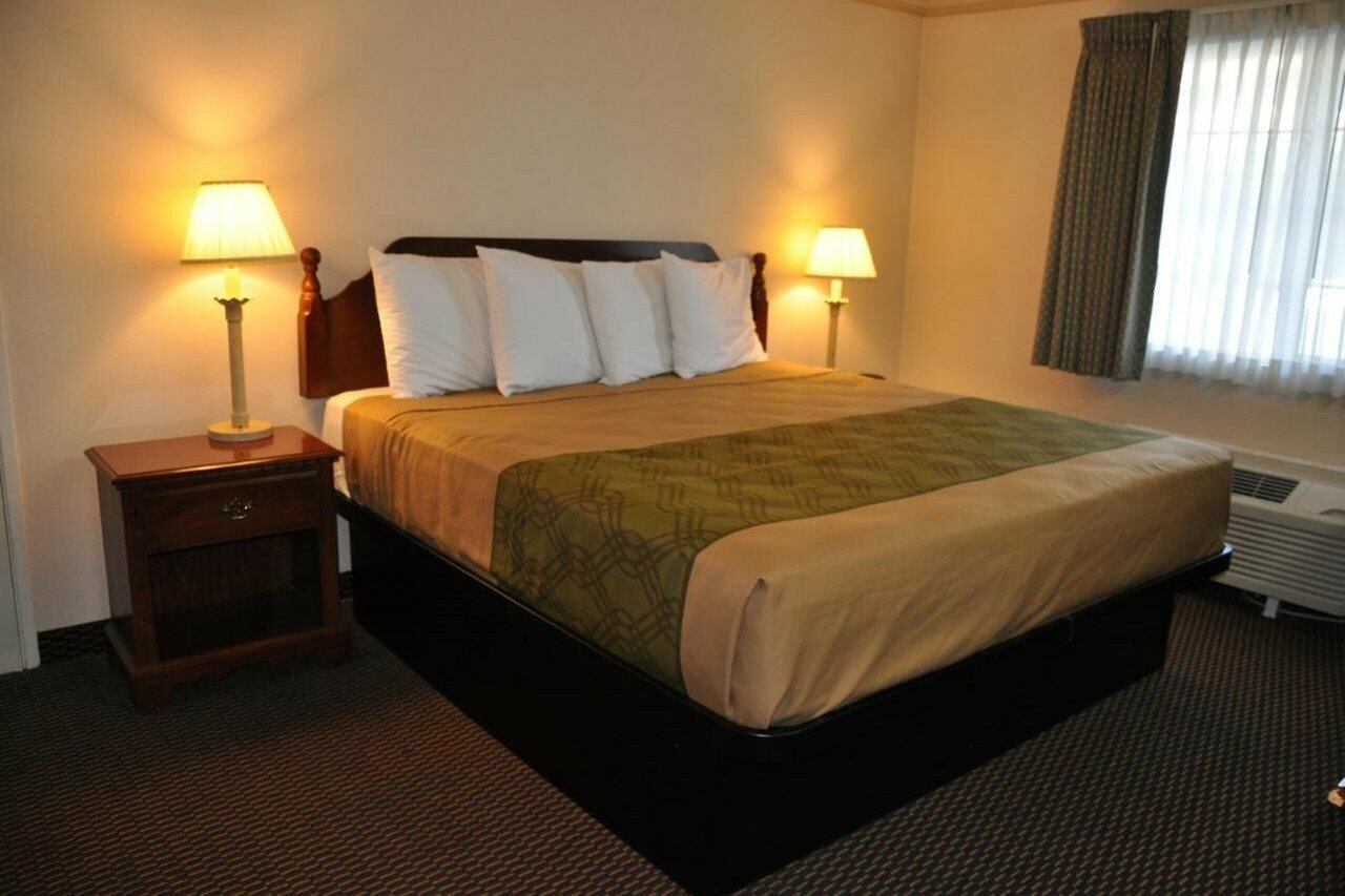 Фото SureStay Hotel by Best Western Castro Valley