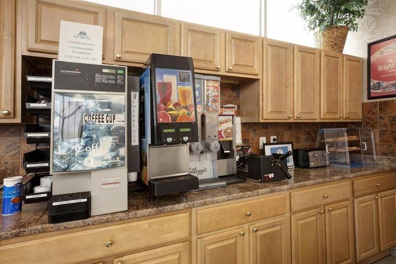 Фото Americas Best Value Inn Smithtown Long Island