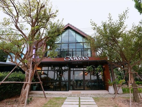 Гостиница Canvas Family Home в Трате