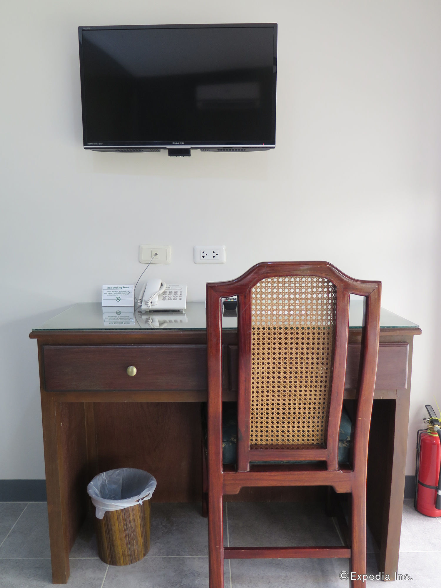 Фото 717 Cesar Place Hotel