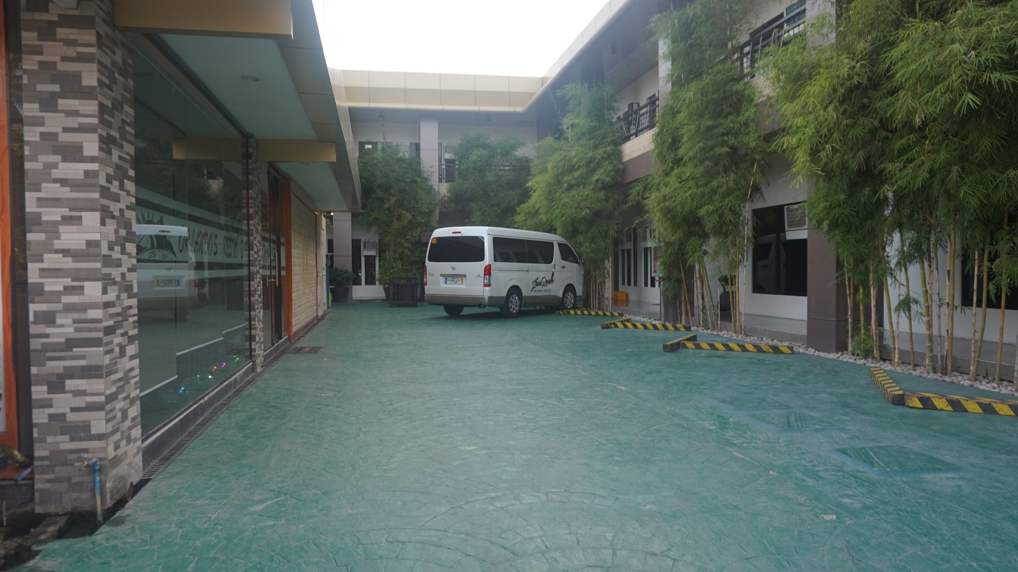 Фото Zanrock MicroHotel