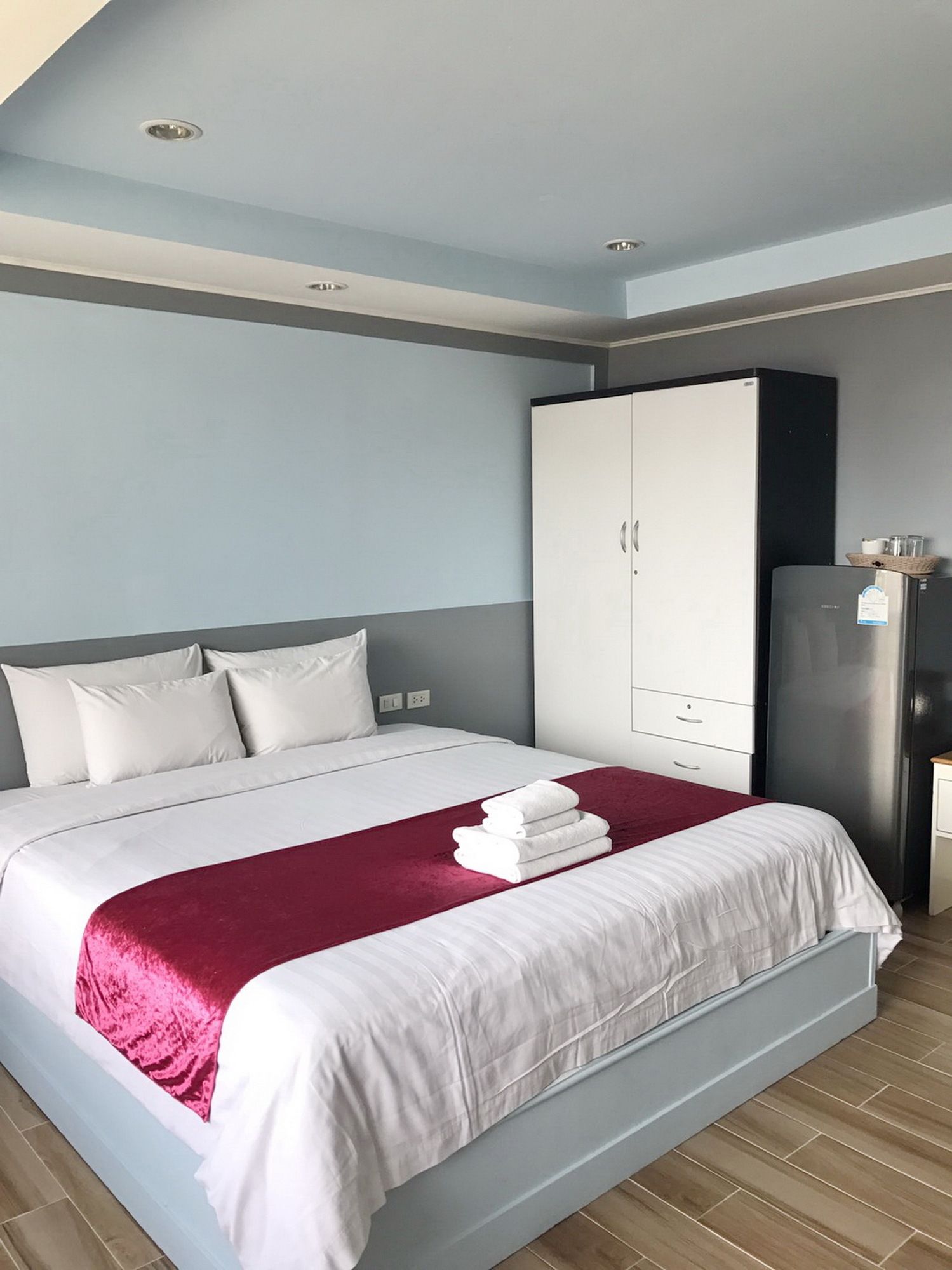 Фото The Beach Front Resort Pattaya