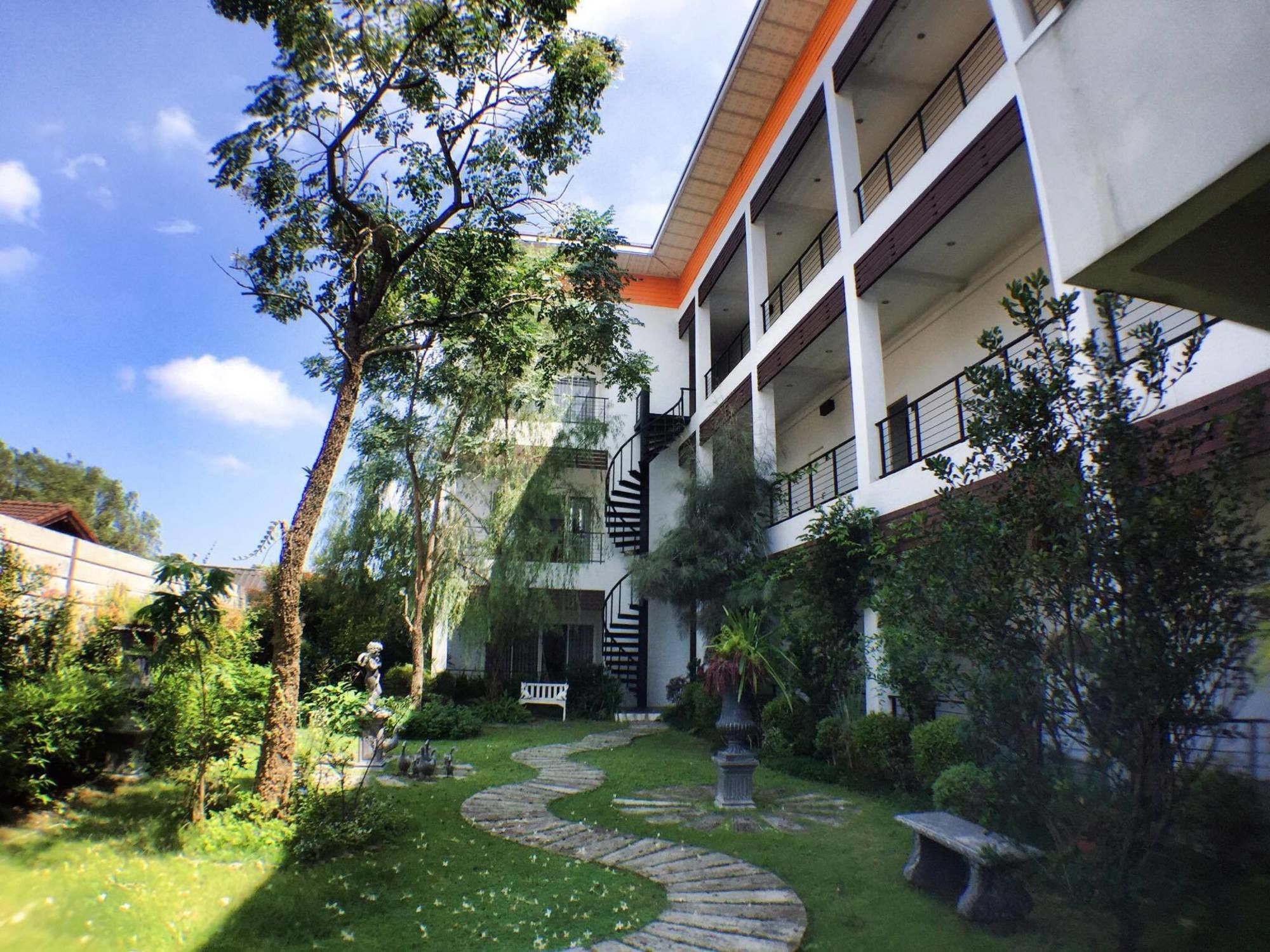 Фото Natnalin Hotel