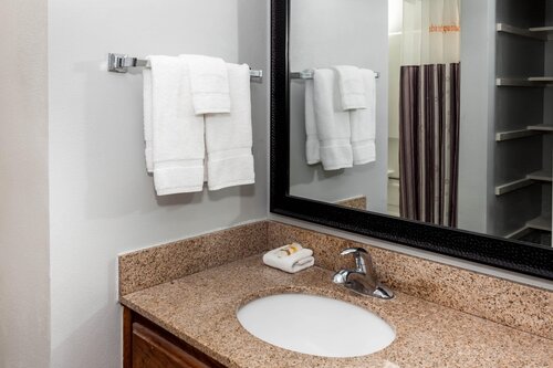 Гостиница La Quinta Inn by Wyndham Birmingham - Inverness в Бирмингеме