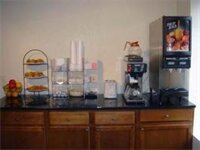 Фото Rodeway Inn & Suites Fort Jackson