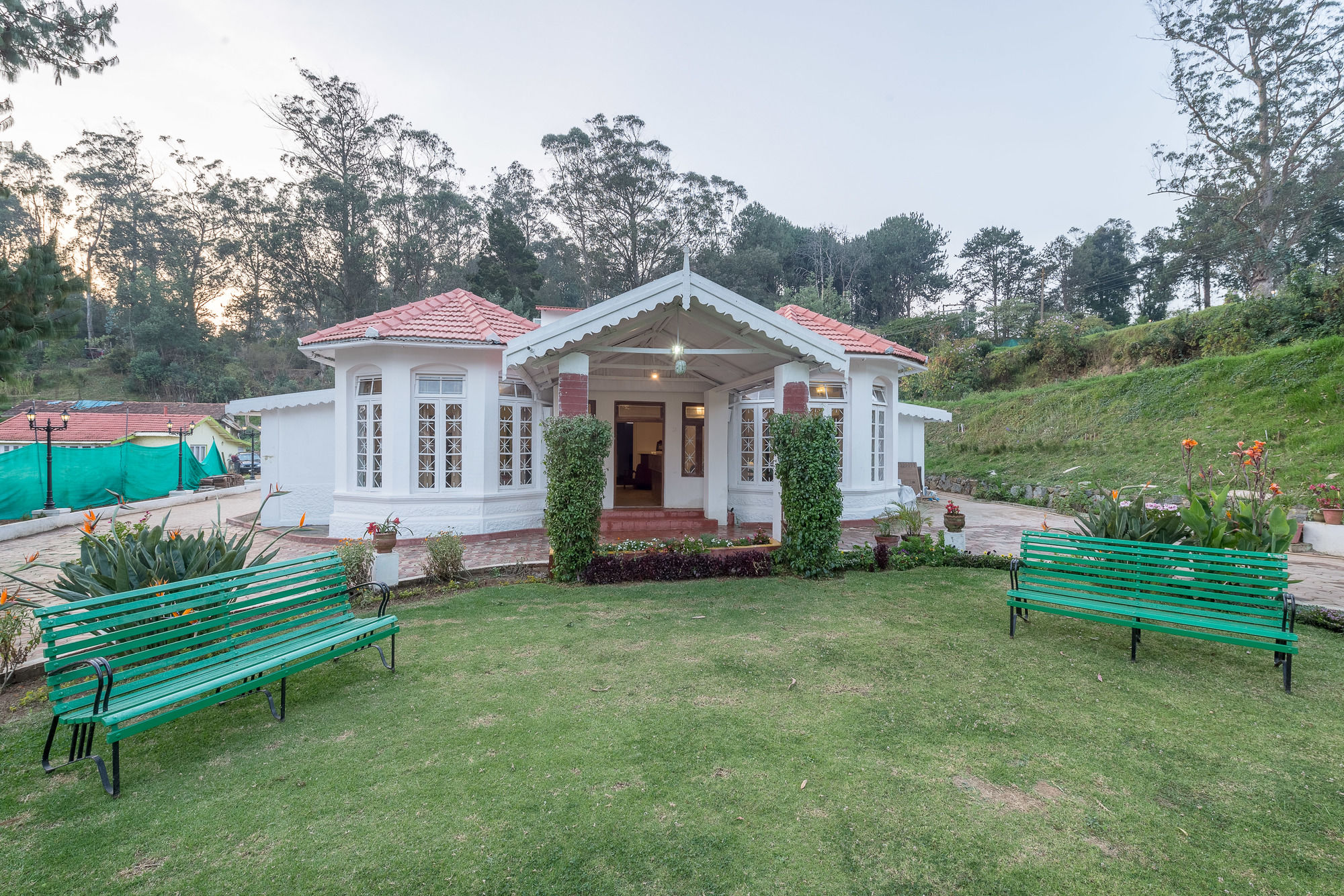 Фото отеля 1