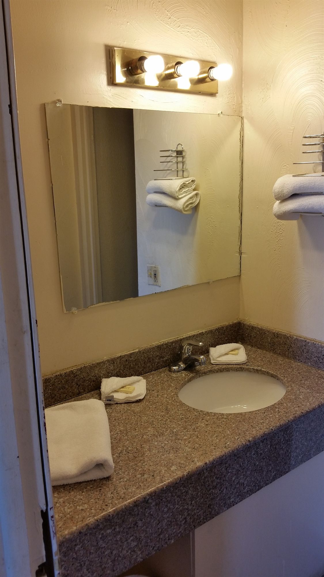 Фото Skylark Motel