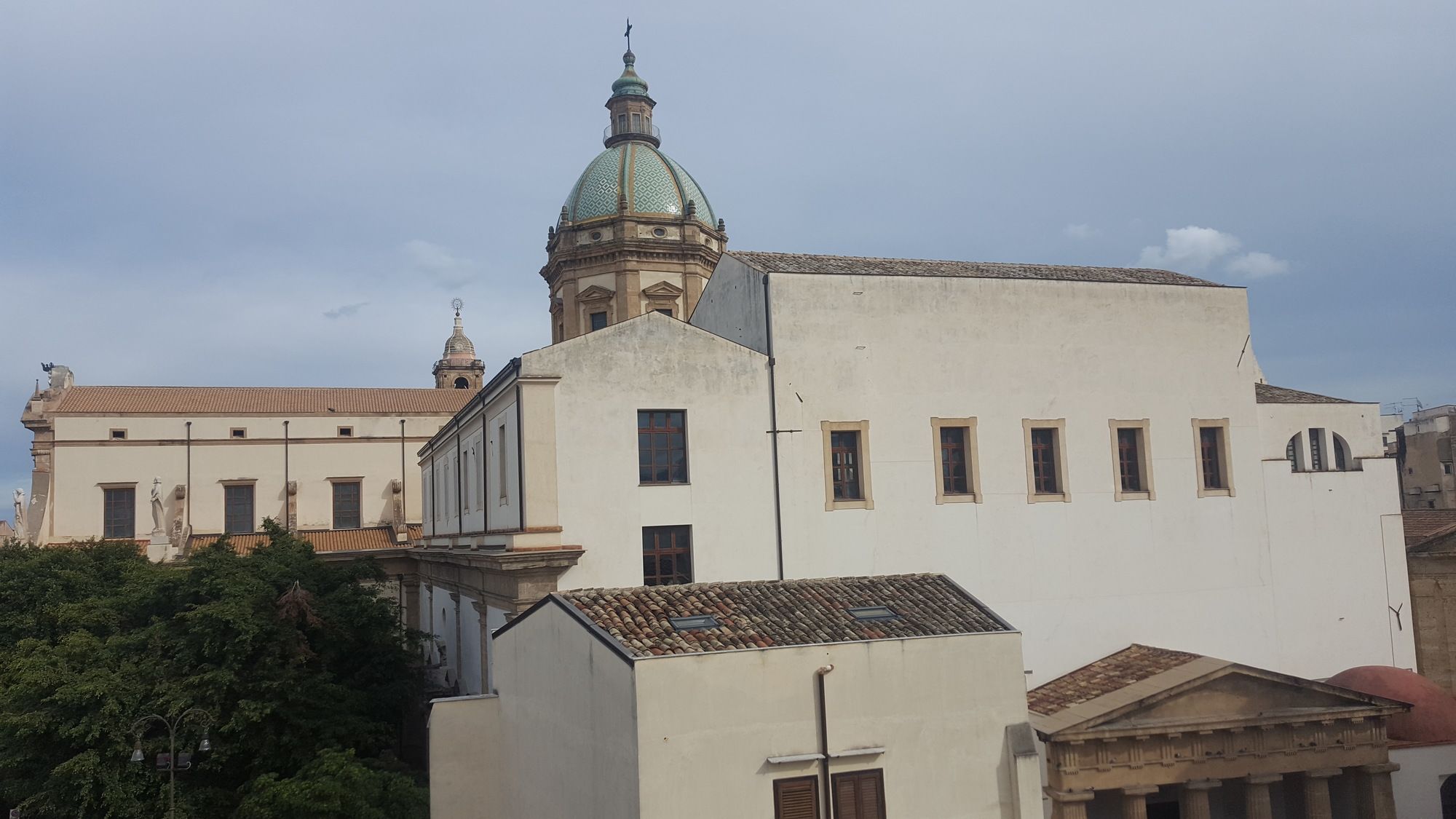 Фото отеля 2