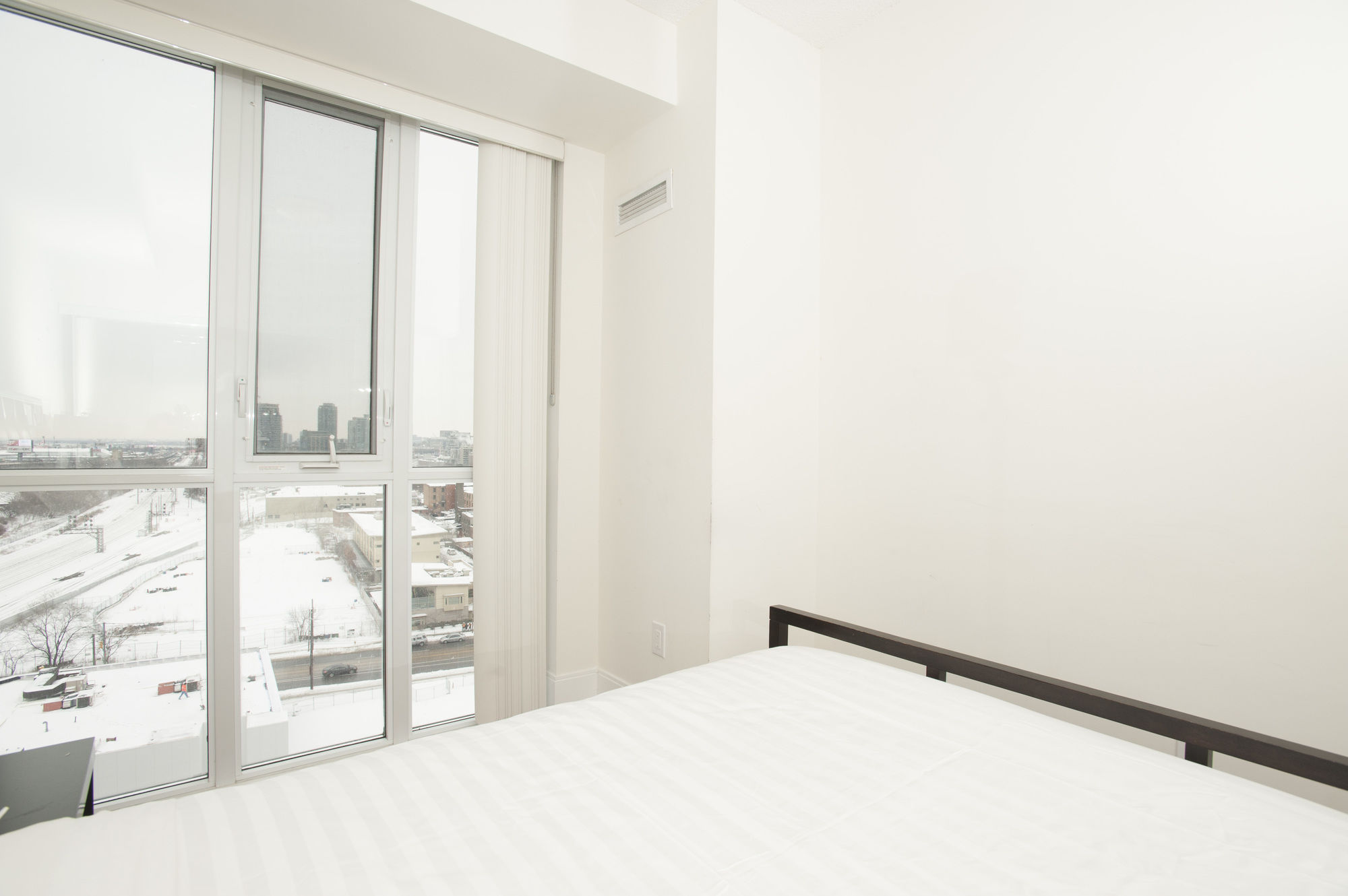 Фото Life Suites - Fort York Central Condo