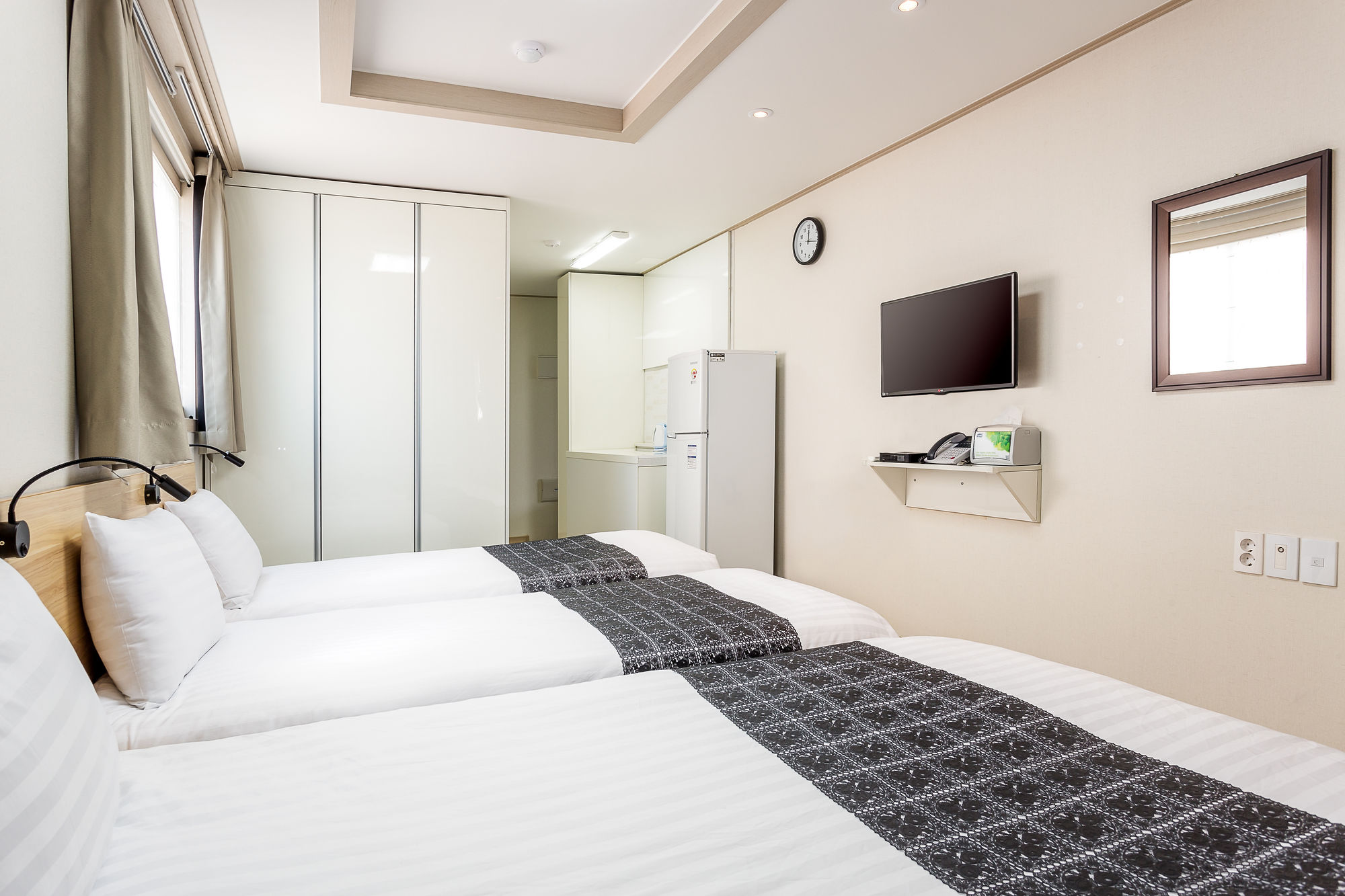 Фото Staywell Hotel