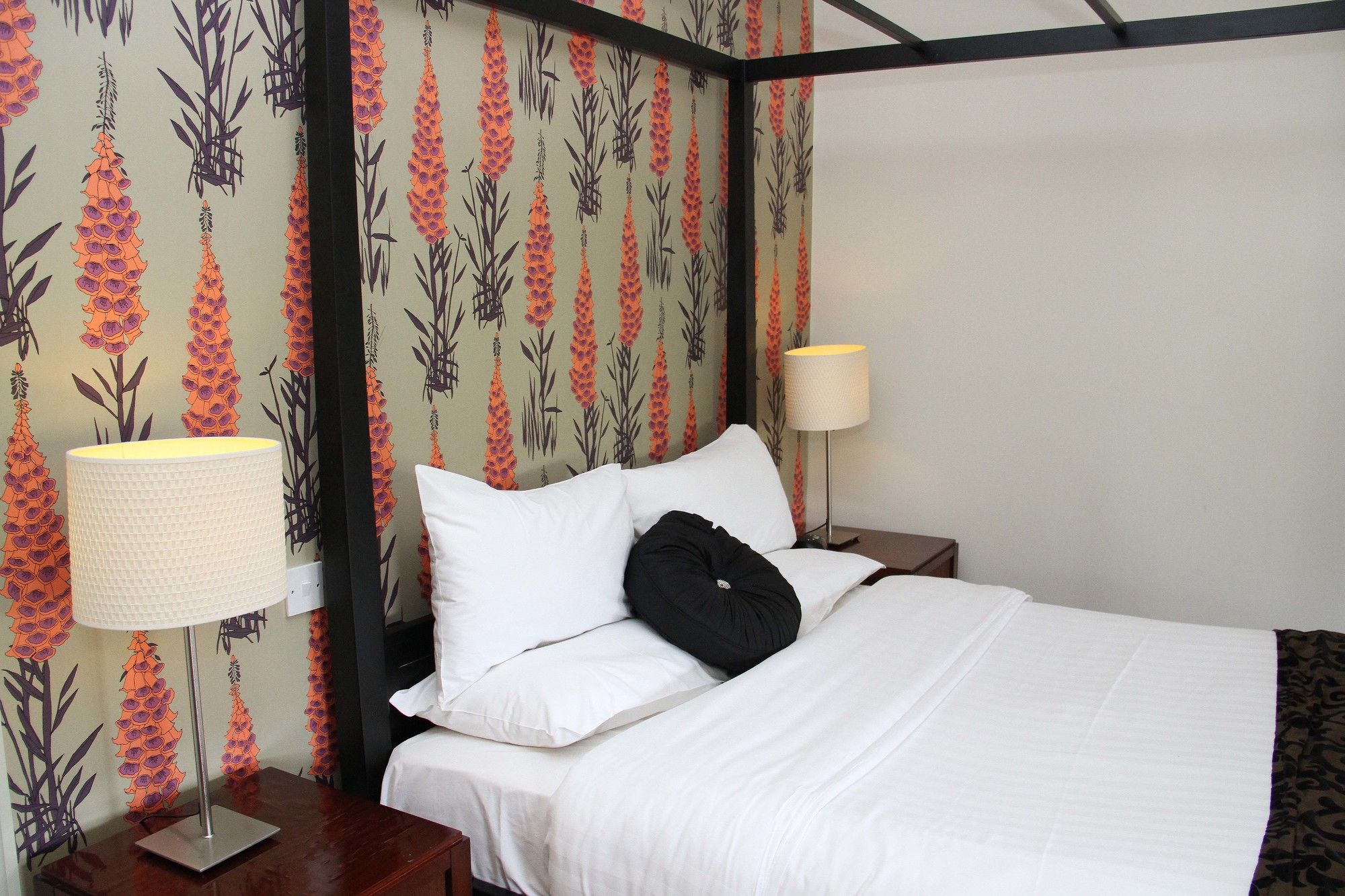 Фото Honest Lawyer Hotel