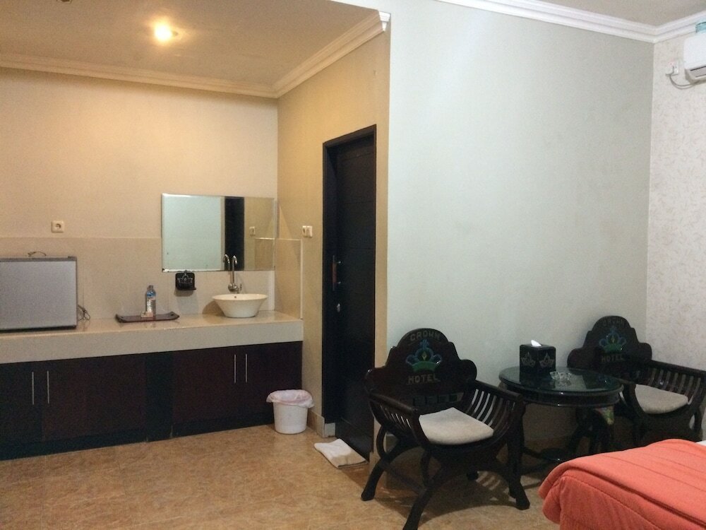 Фото Crown Hotel