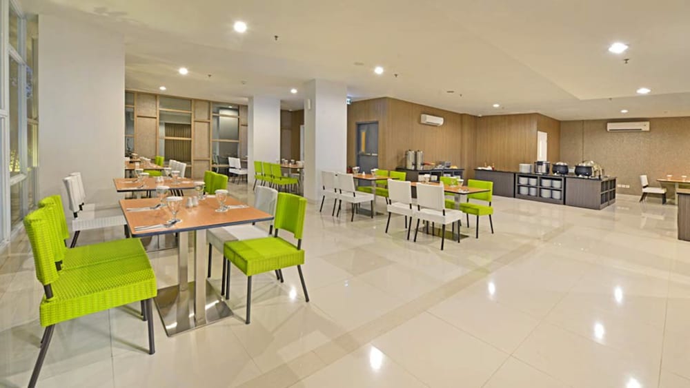 Фото Whiz Prime Hotel Hasanuddin Makassar