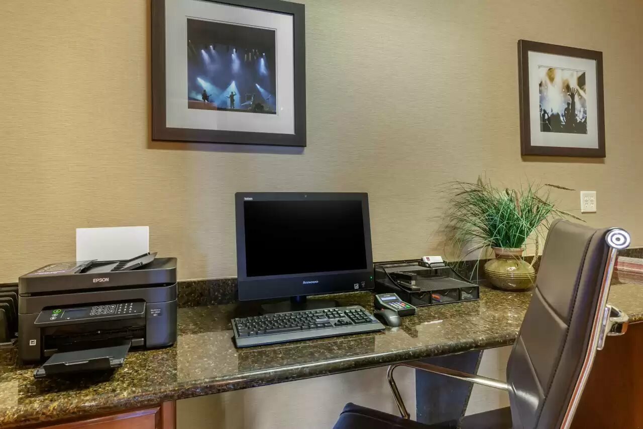 Фото Comfort Suites Glendale - State Farm Stadium Area