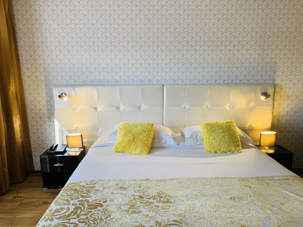 Фото Grand Hôtel de Nîmes