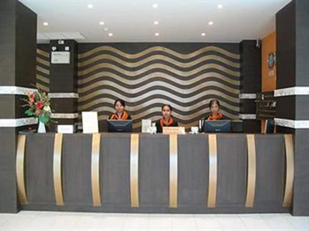 Фото Crown Pattaya Beach Hotel