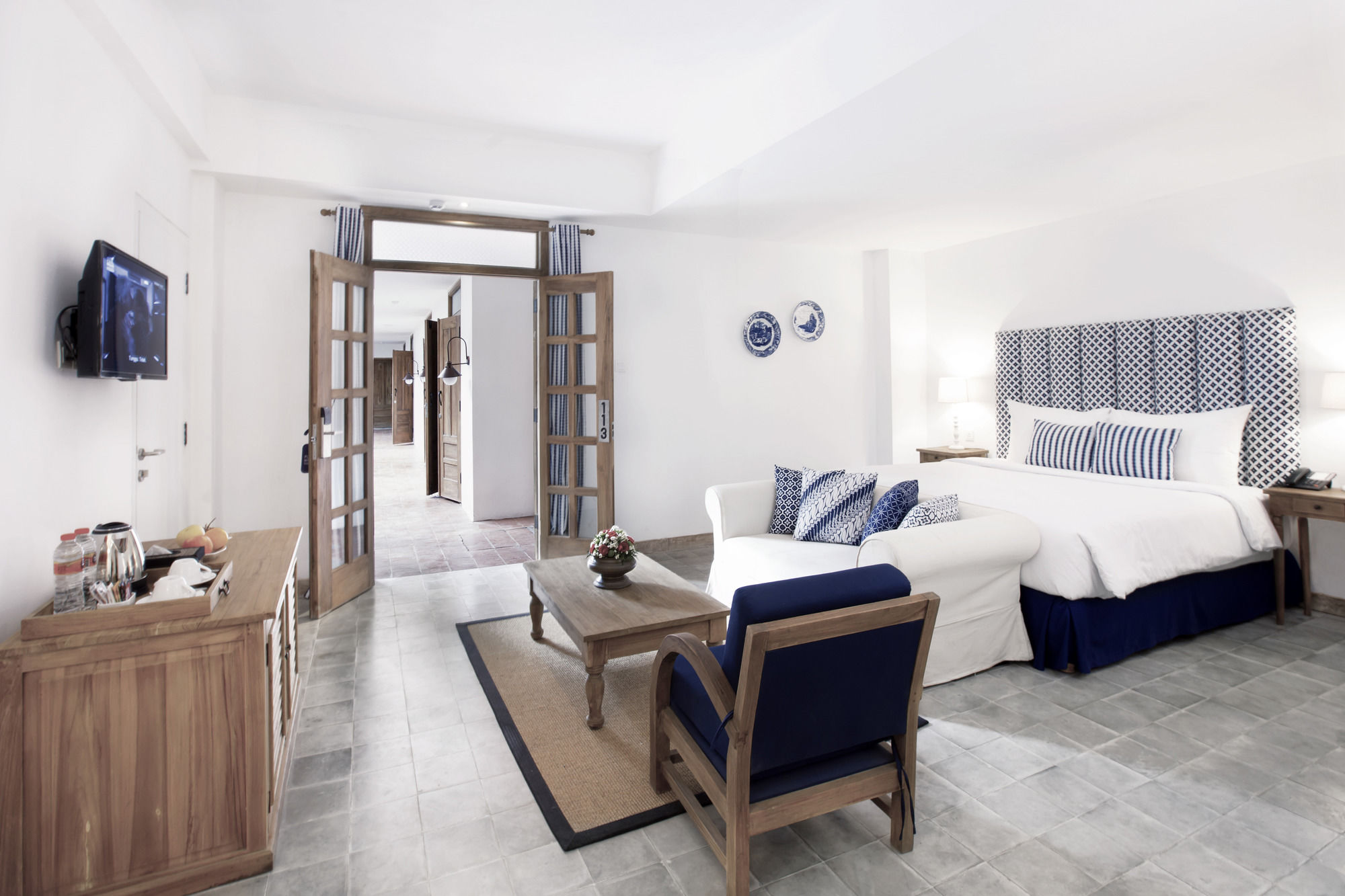 Фото Adhisthana Hotel