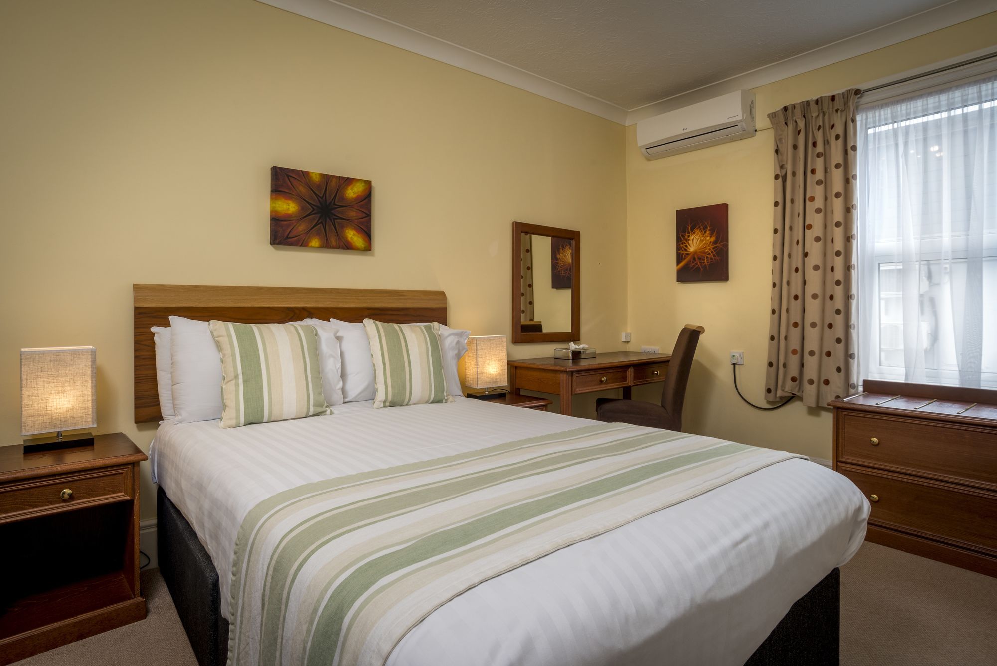 Фото The Windsor Hotel