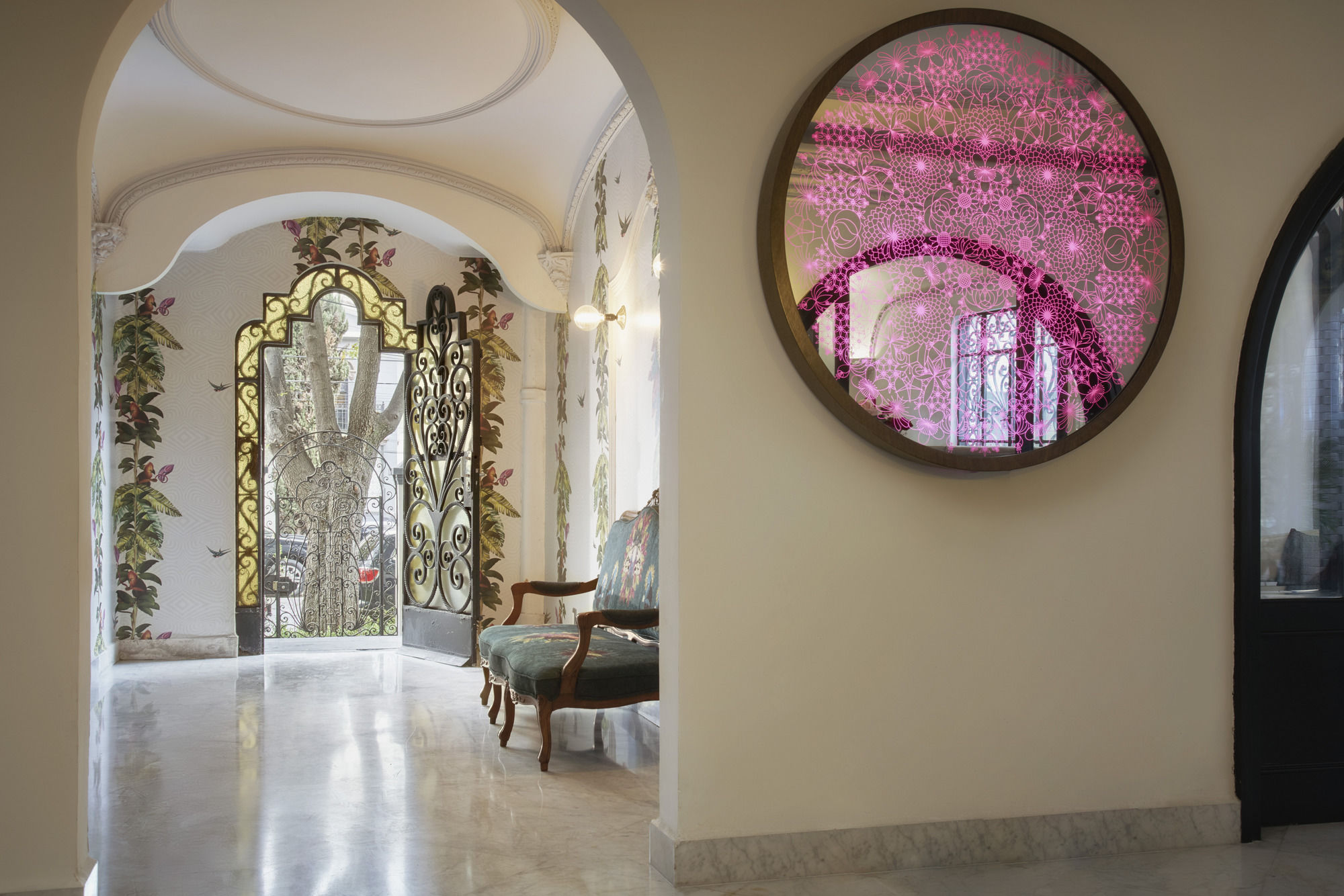 Фото Pug Seal Polanco Allan Poe