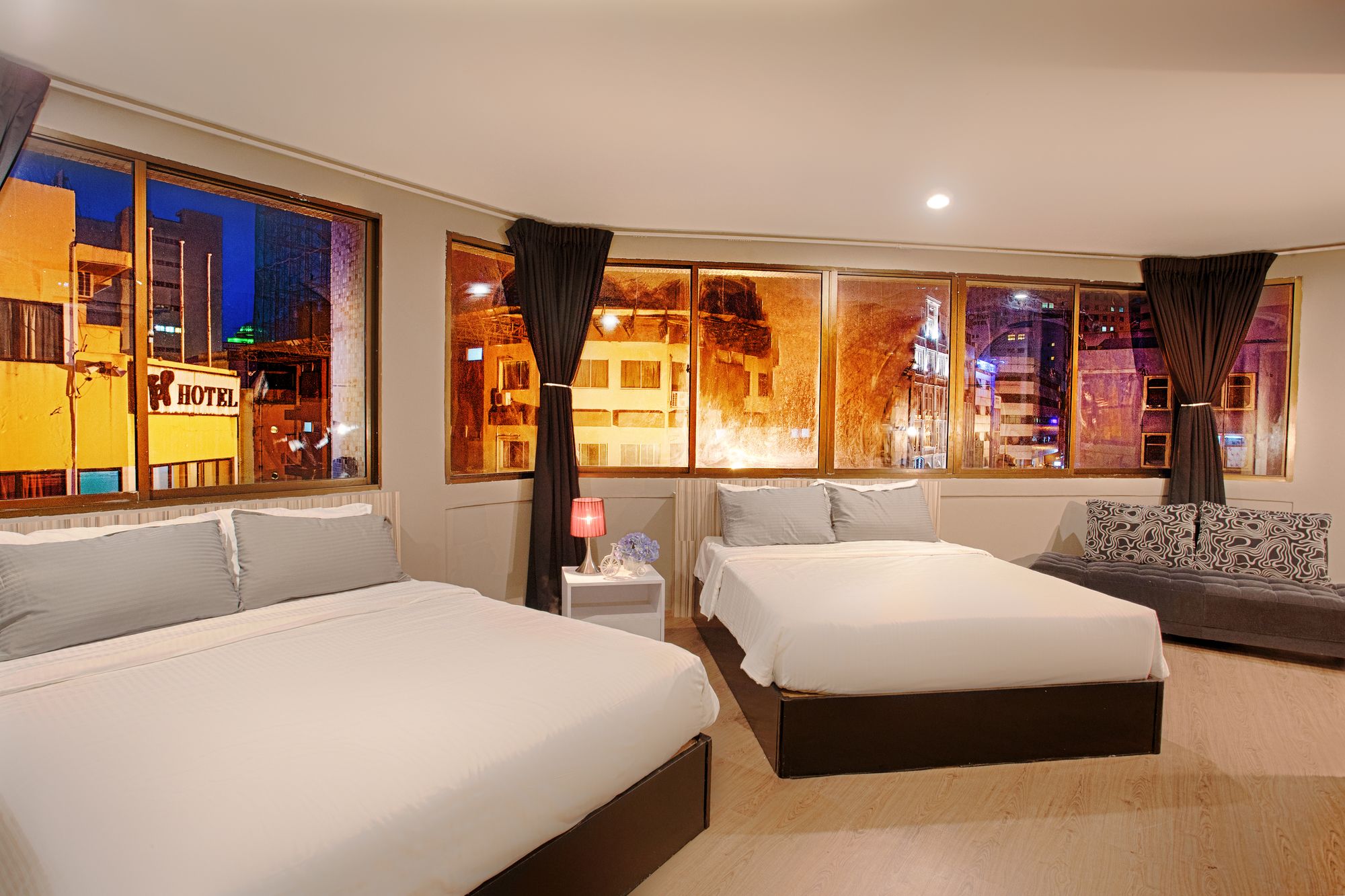 Фото отеля 2