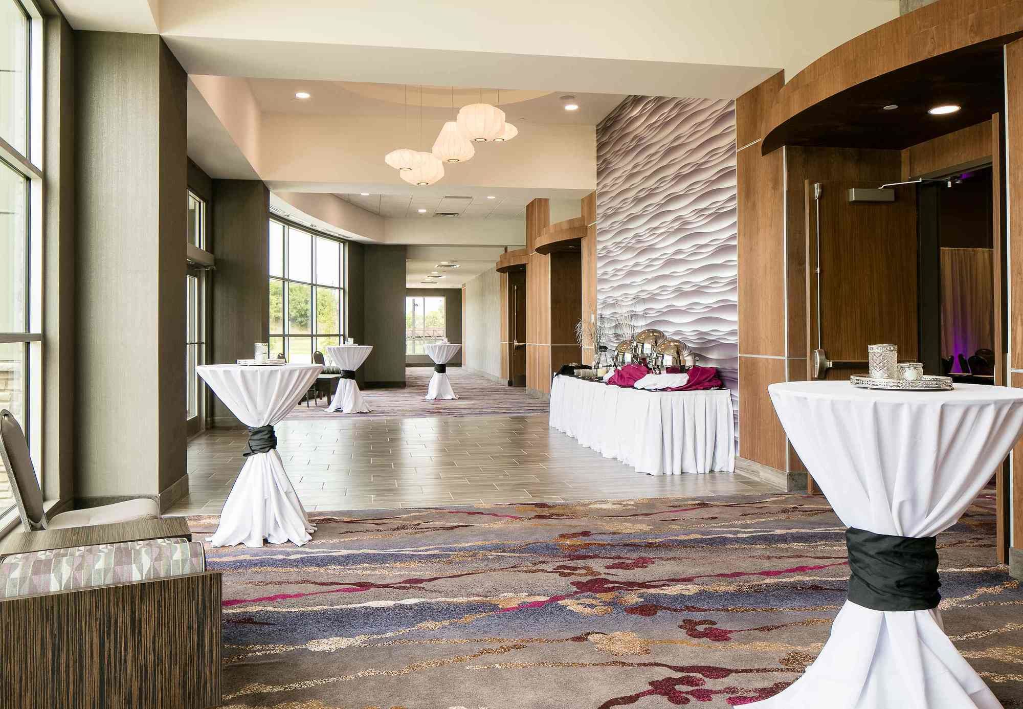 Фото Courtyard by Marriott Omaha Bellevue Beardmore Event Center