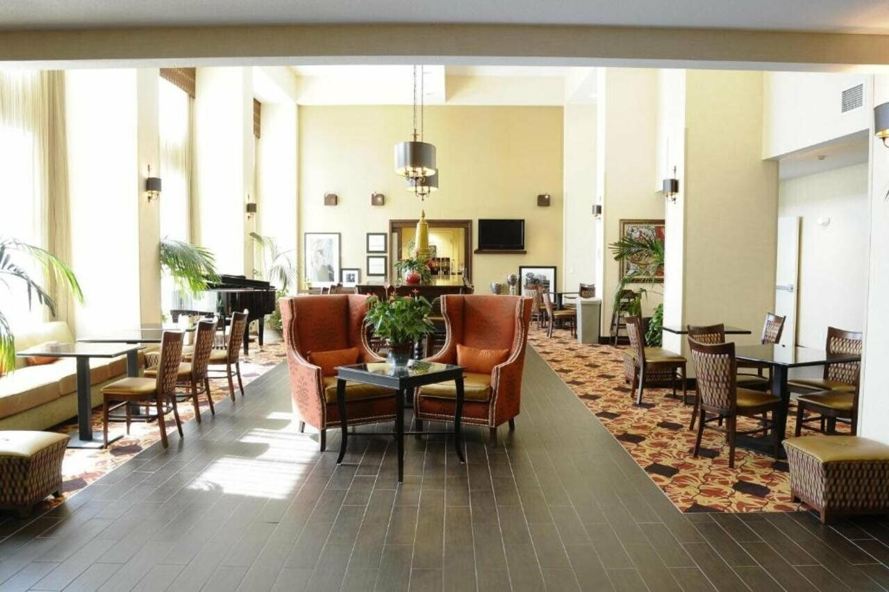 Фото Hampton Inn & Suites Redding