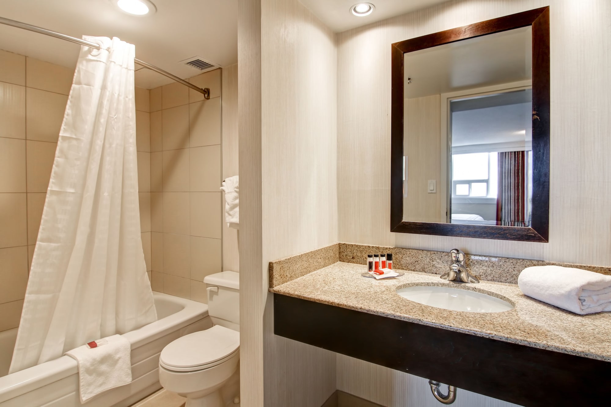 Фото Ramada Edmonton Hotel & Conference Centre