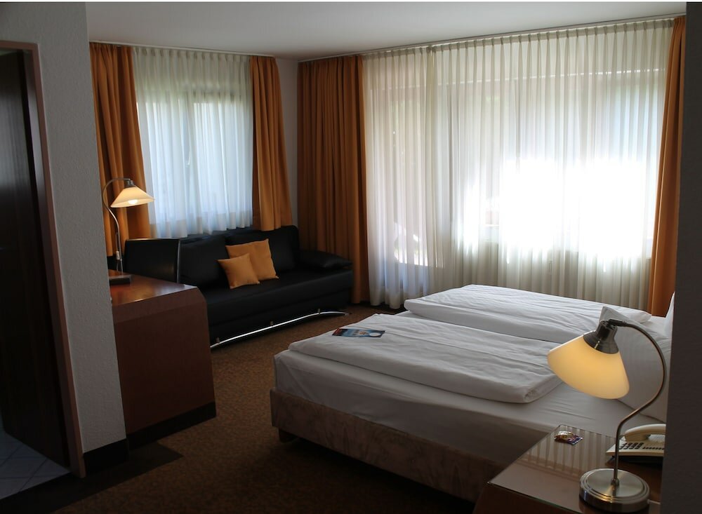 Фото Hotel Flora Stuttgart - Möhringen
