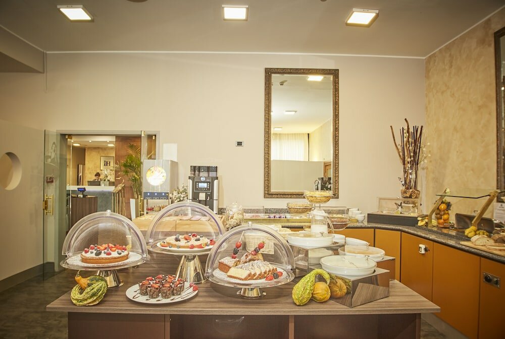 Фото IH Hotels Milano Lorenteggio