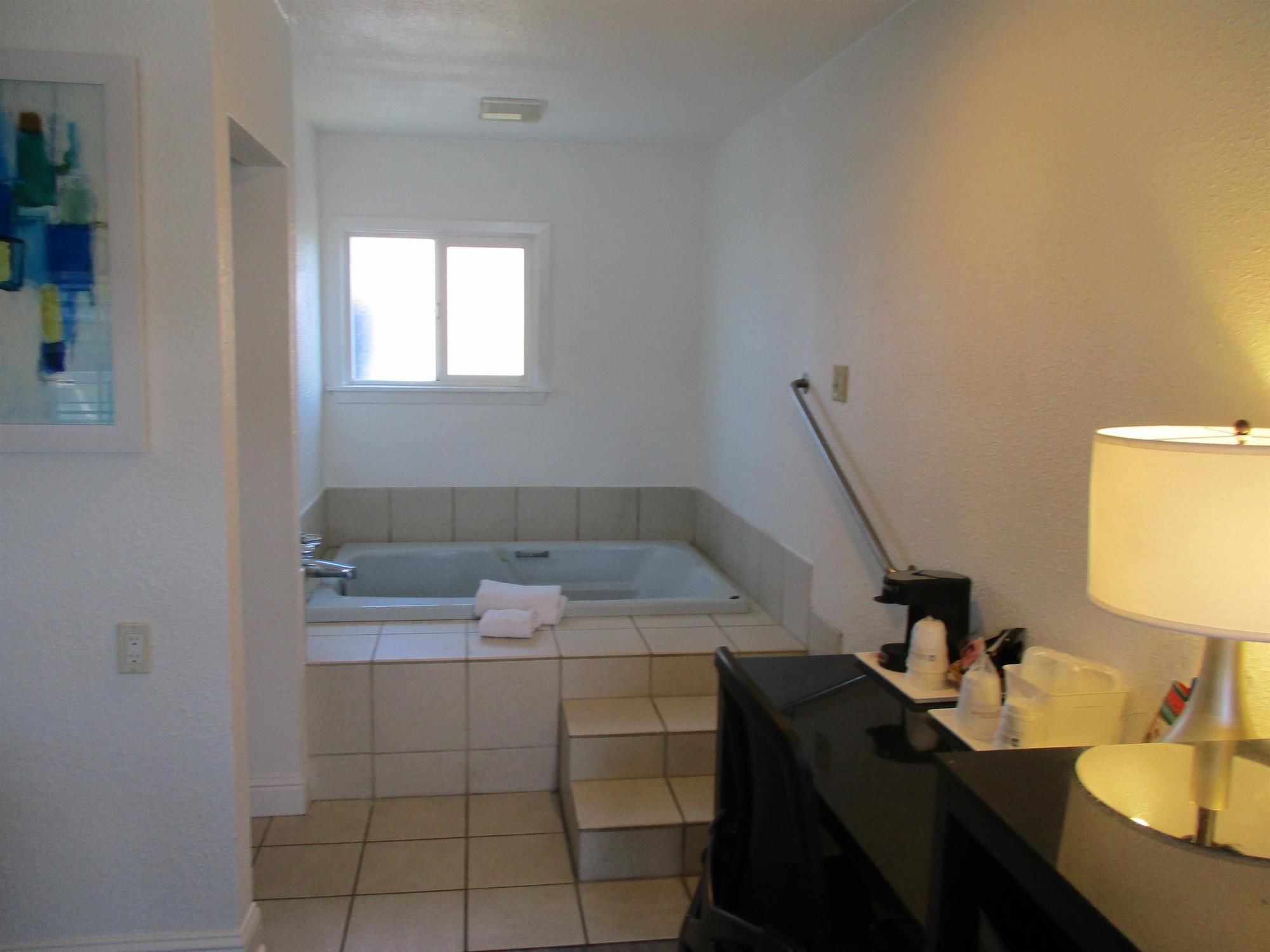 Фото SureStay Hotel by Best Western Seaside Monterey