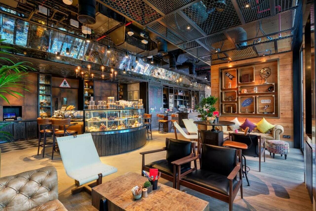 Фото Taj Jumeirah Lake Towers