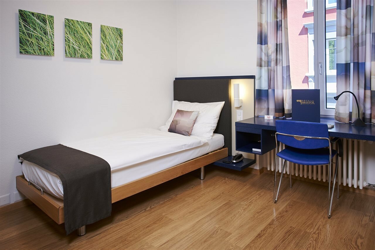 Фото Bristol Hotel