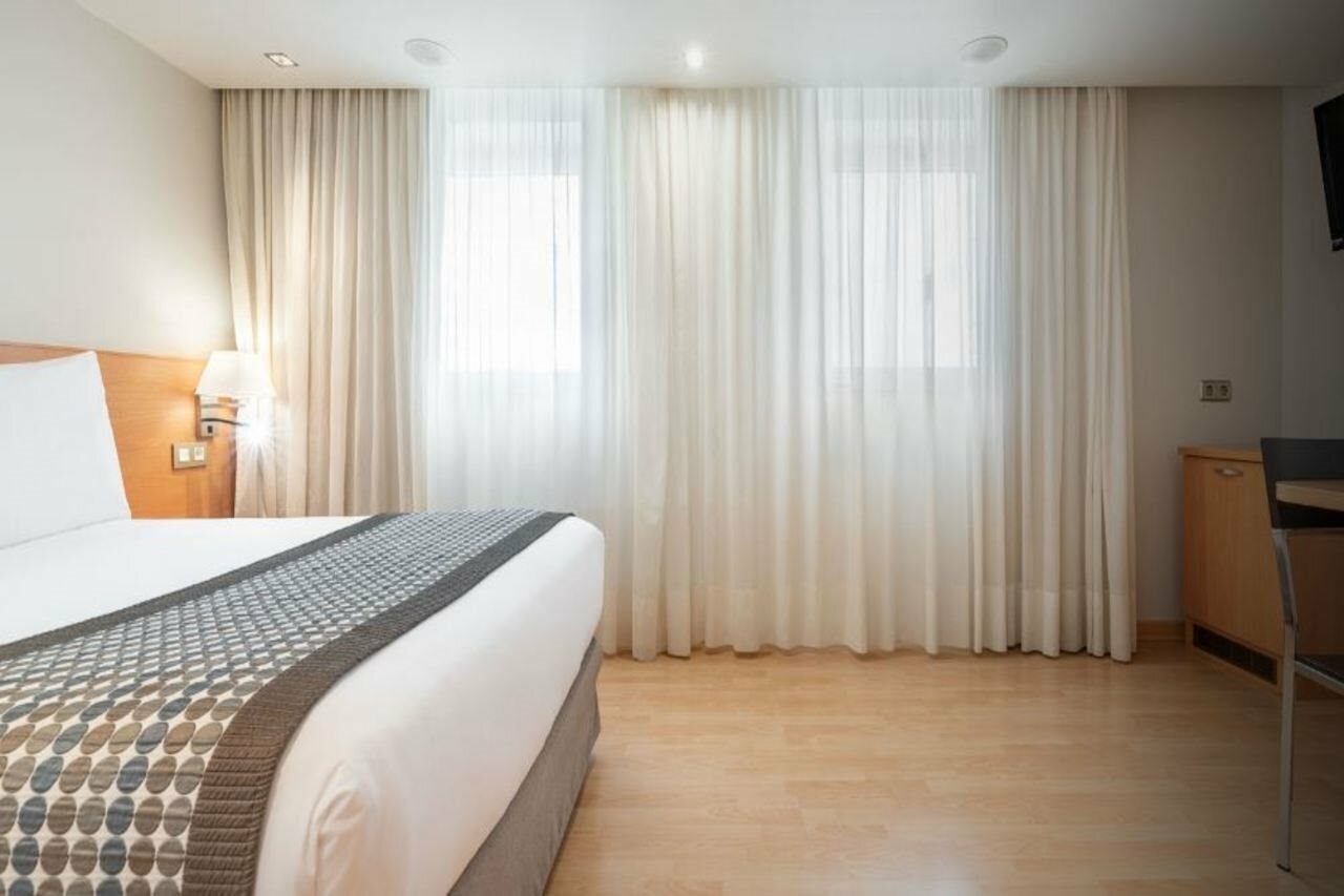 Фото Hotel Exe Puerta de San Pedro