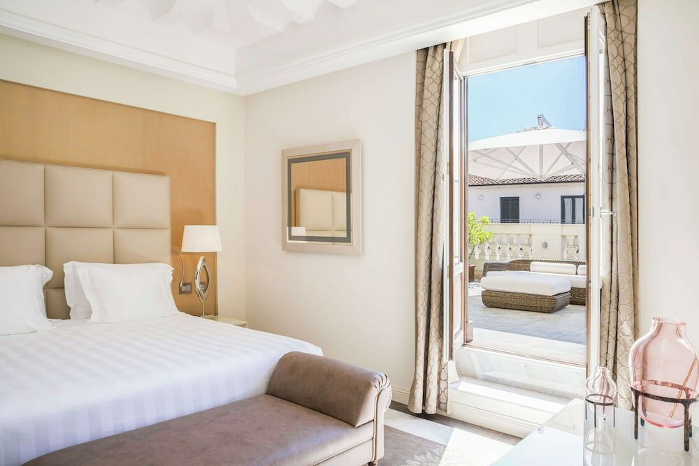 Фото Aleph Rome Hotel, Curio Collection by Hilton