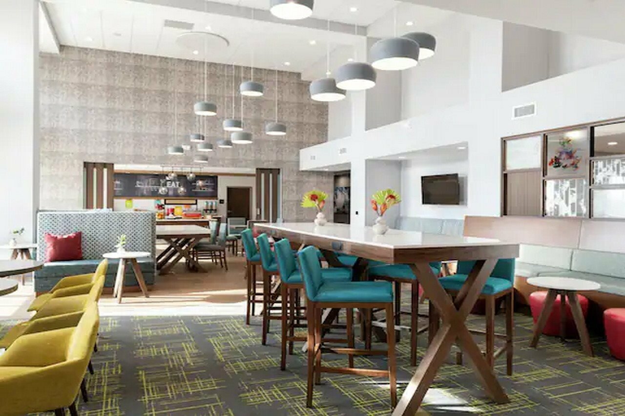 Фото Hampton Inn & Suites by Hilton Toronto Downtown