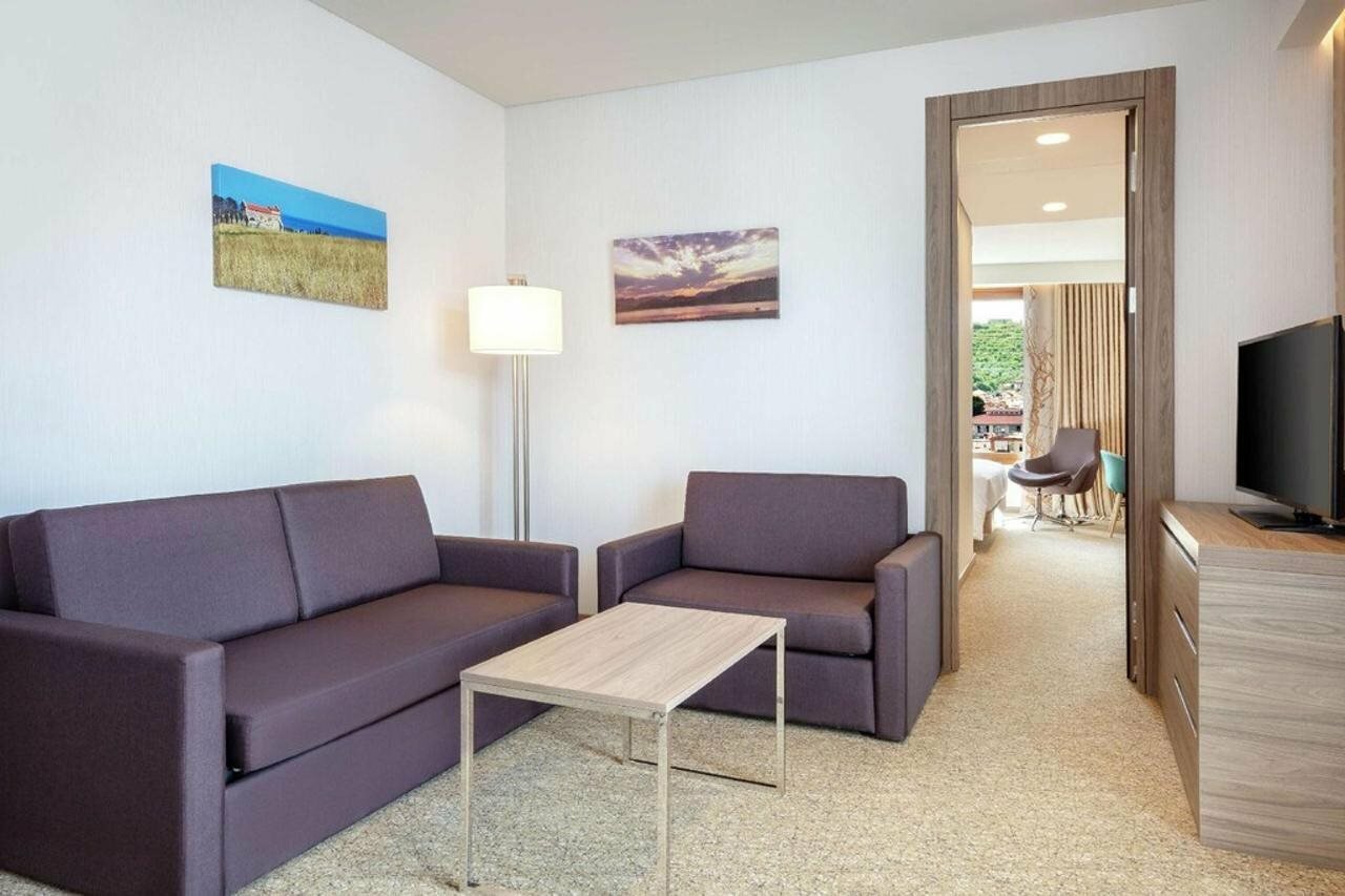 Фото Hilton Garden Inn Tirana