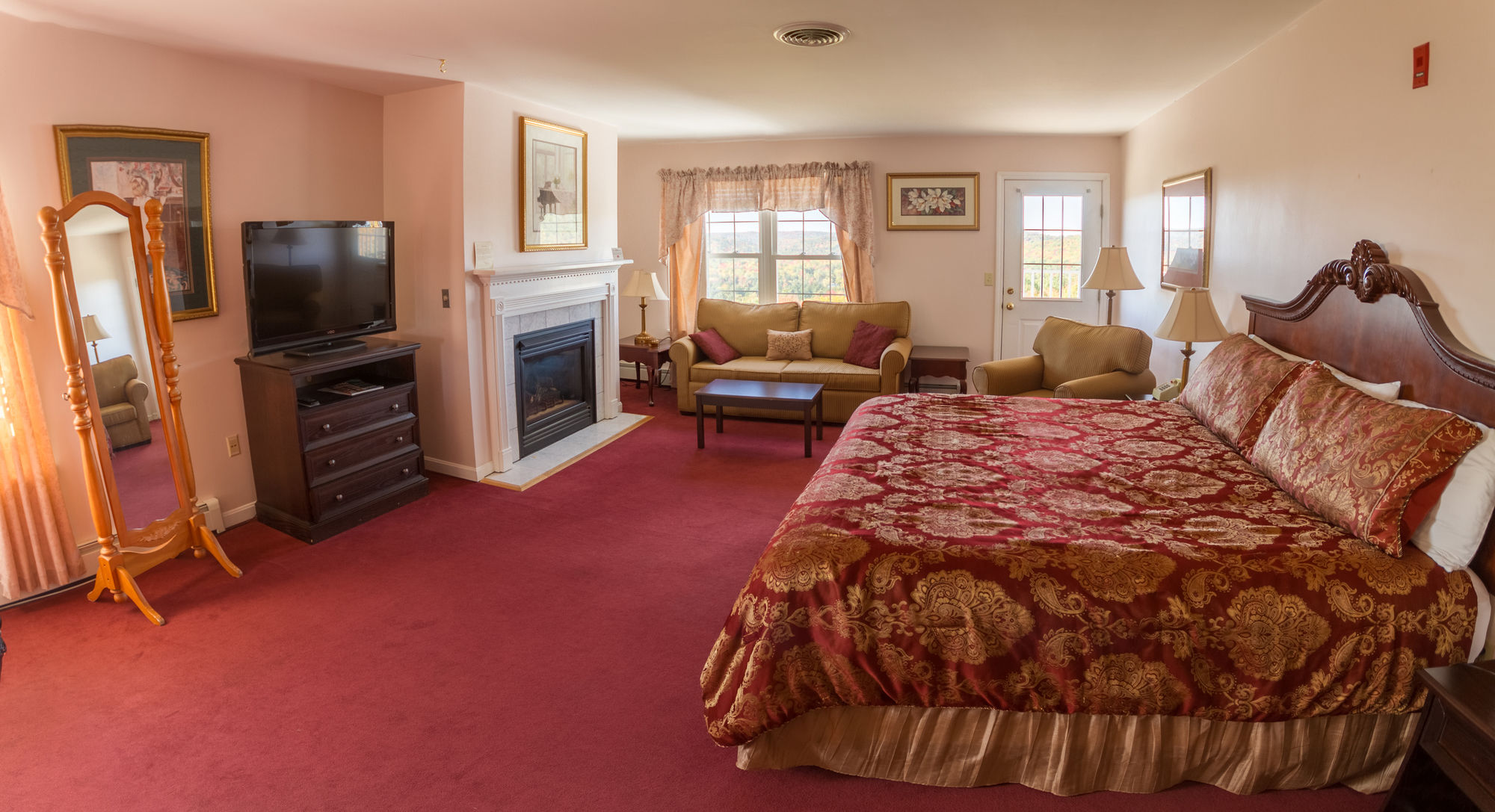 Фото The Lucerne Inn