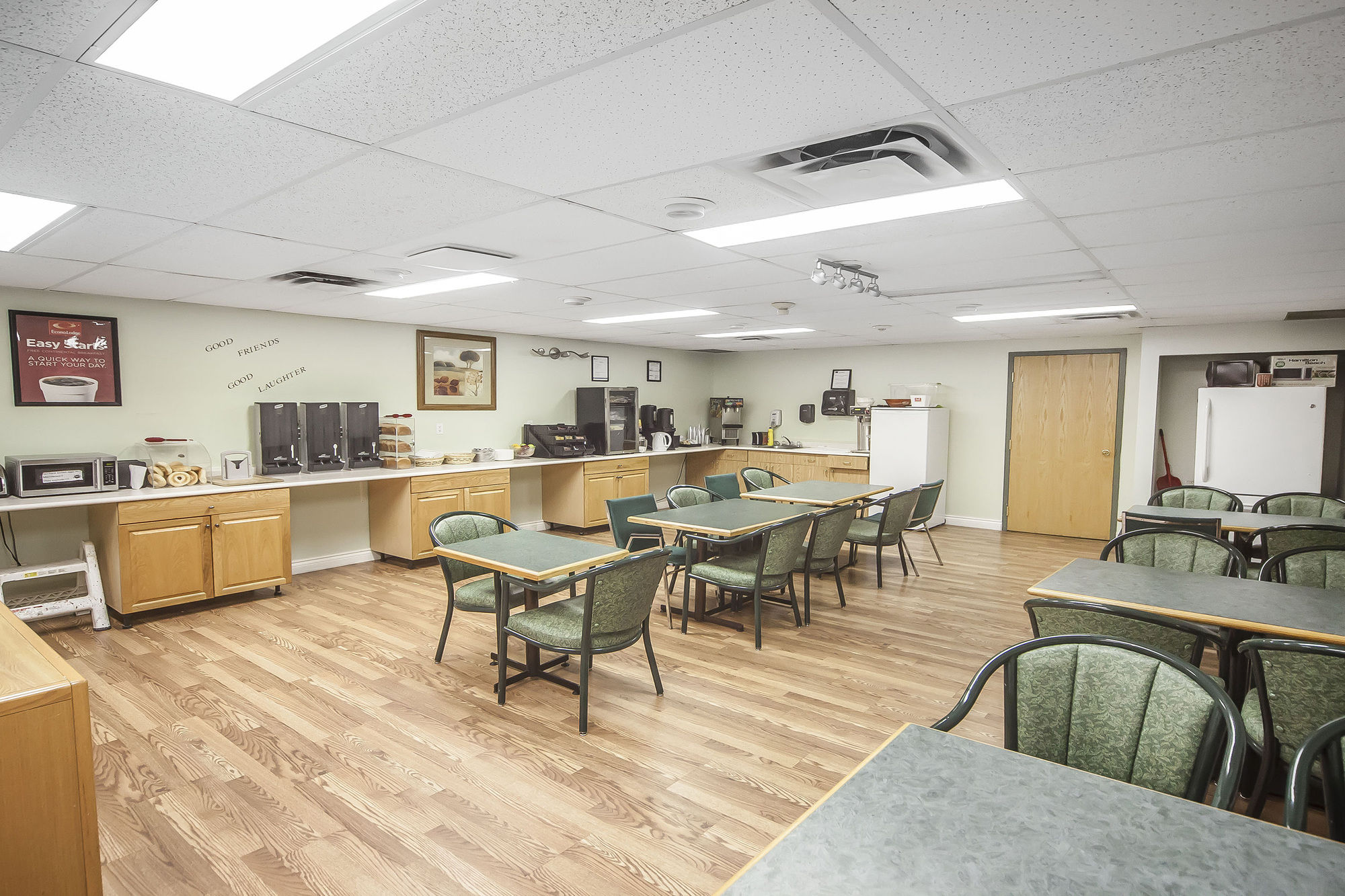 Фото Econo Lodge & Suites Hinton