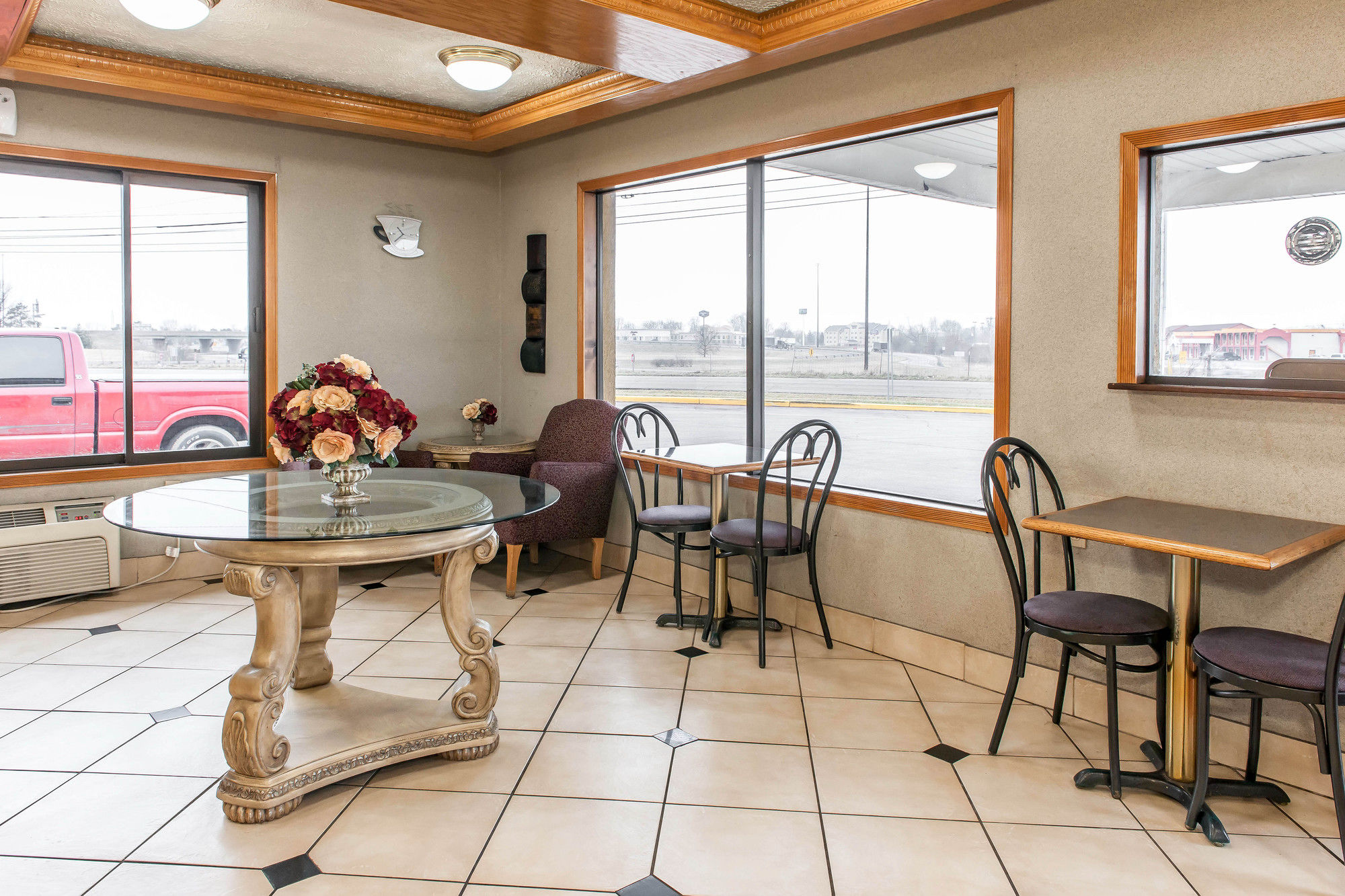 Фото Econo Lodge Seymour