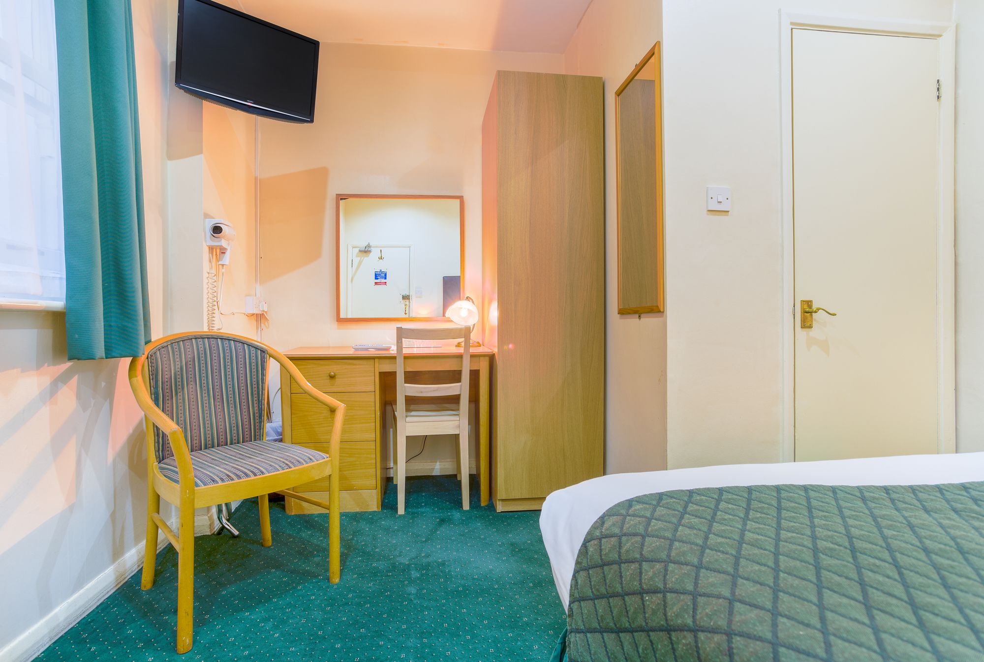 Фото London Town Hotel