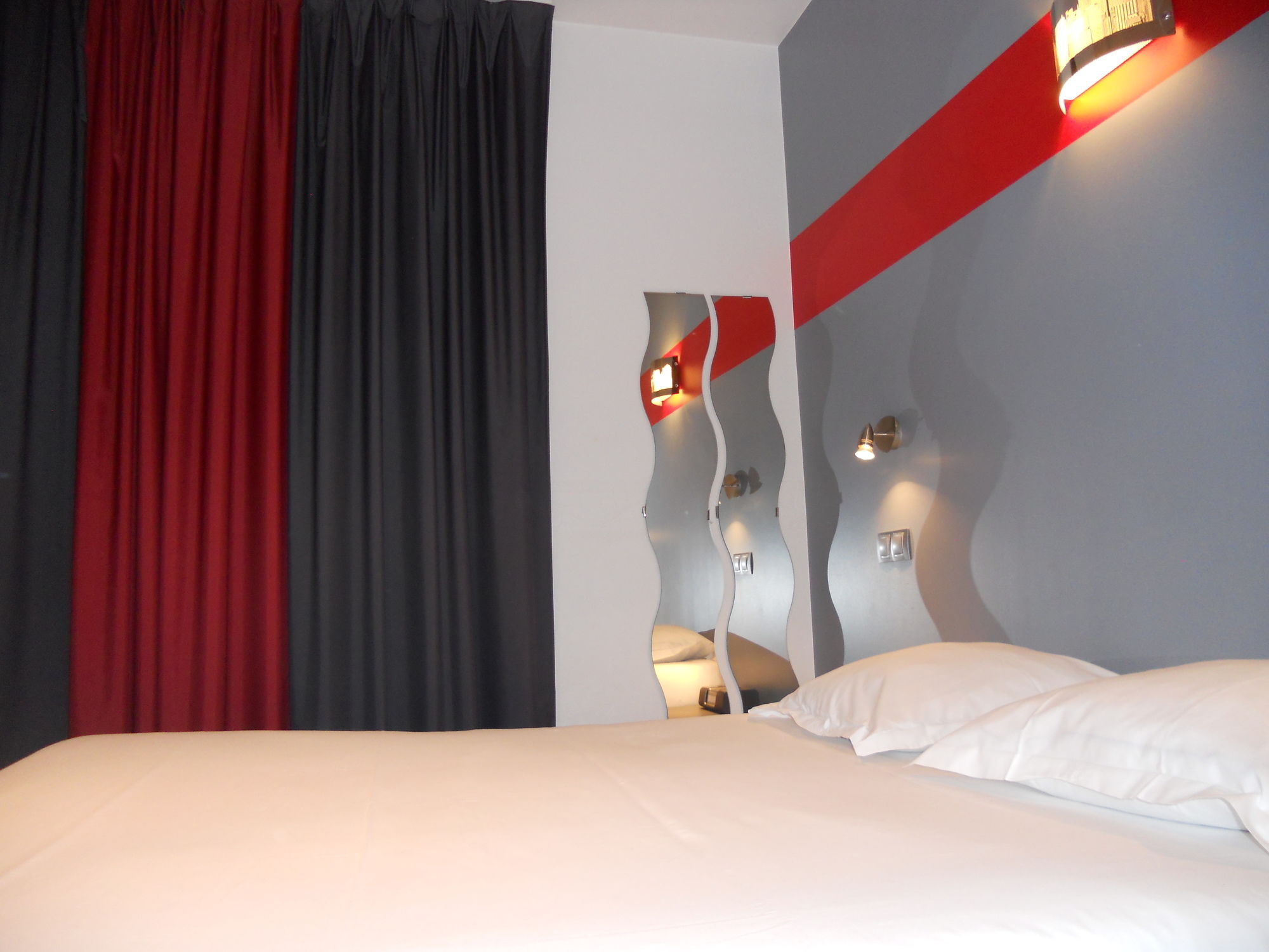 Фото The Originals City, Hotel Notre Dame, Rouen