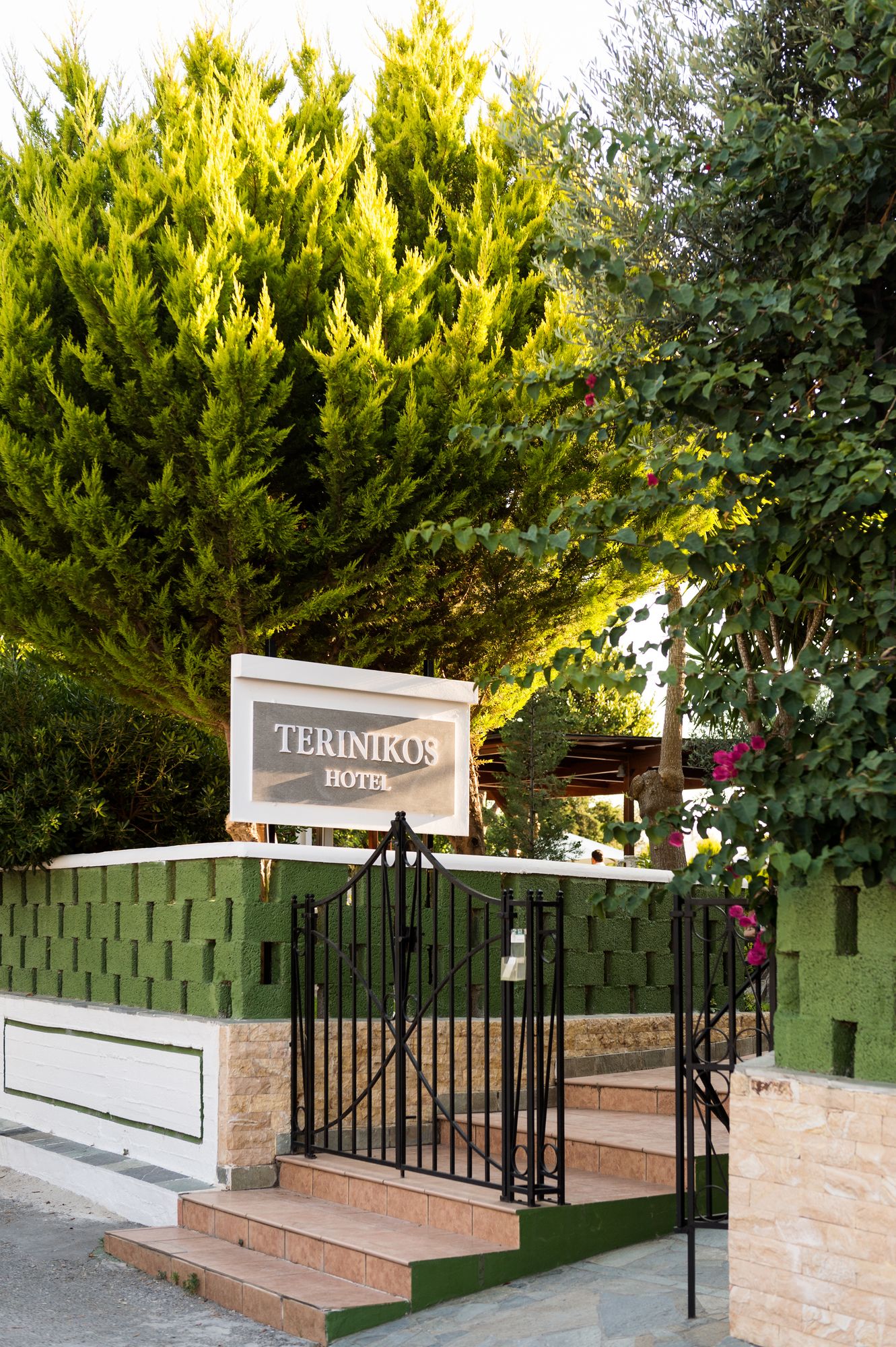 Фото отеля 2