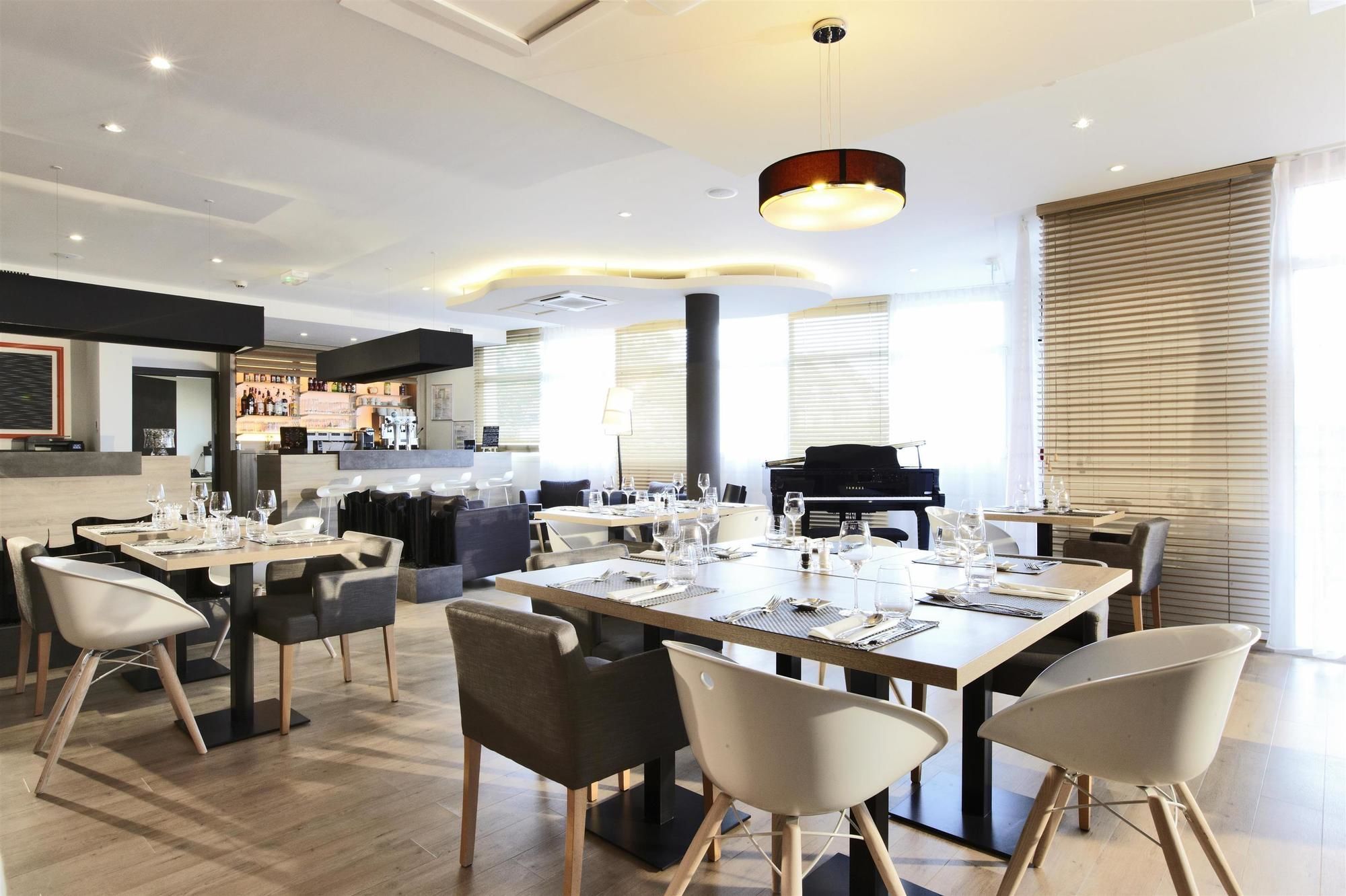 Фото Kyriad Prestige Vannes Centre - Palais des Arts