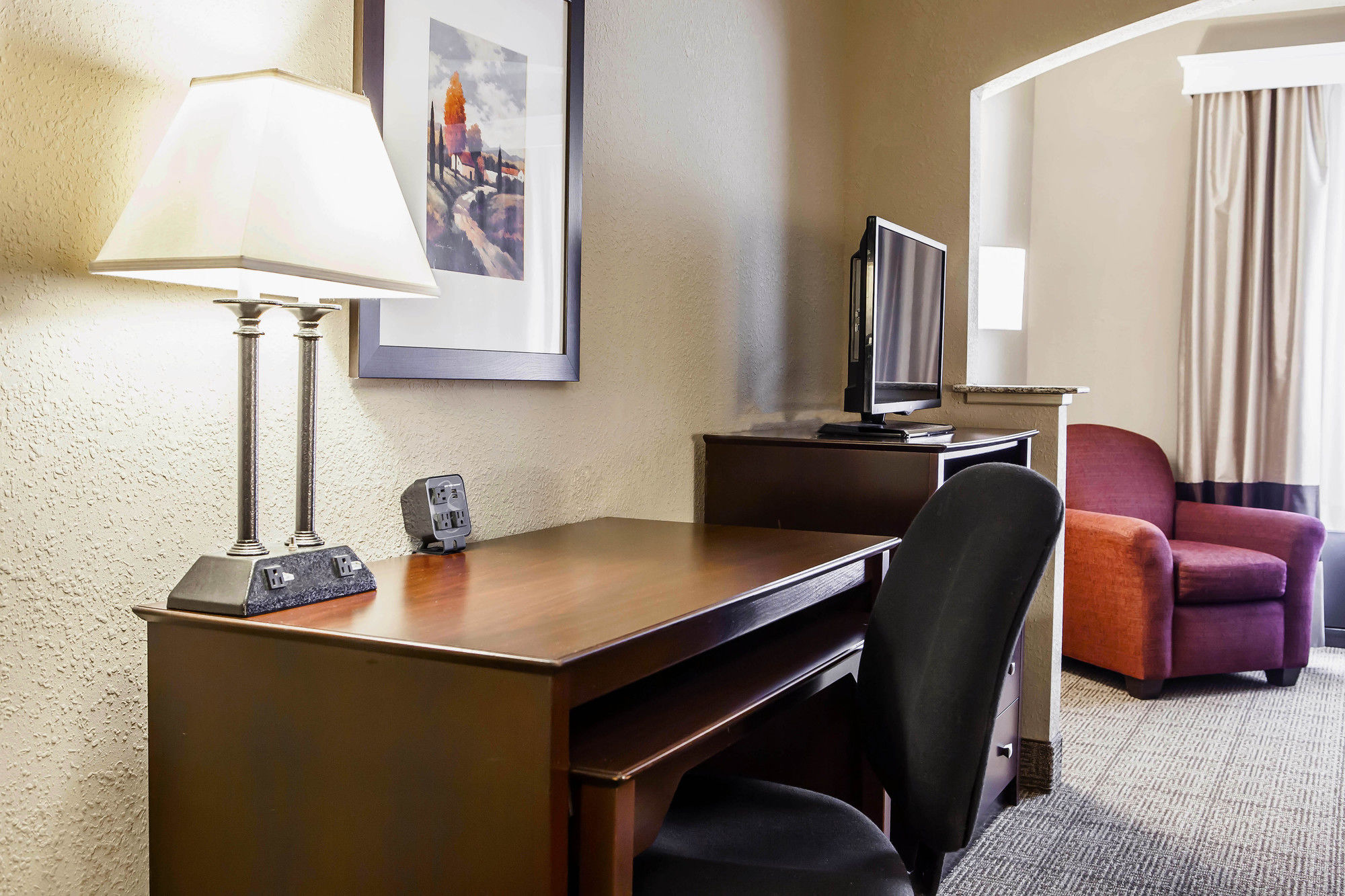 Фото Comfort Suites near Route 66