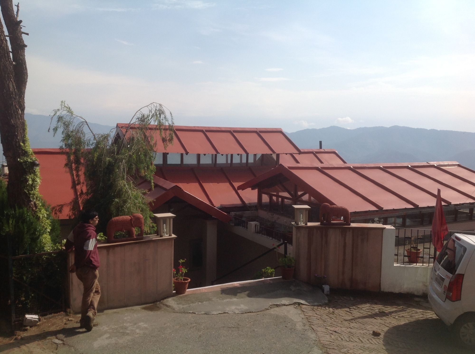 Фото Woodsvilla Resort