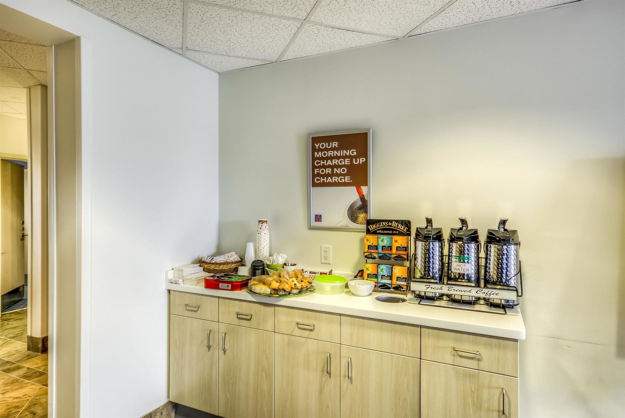 Фото Motel 6 Estevan Sk