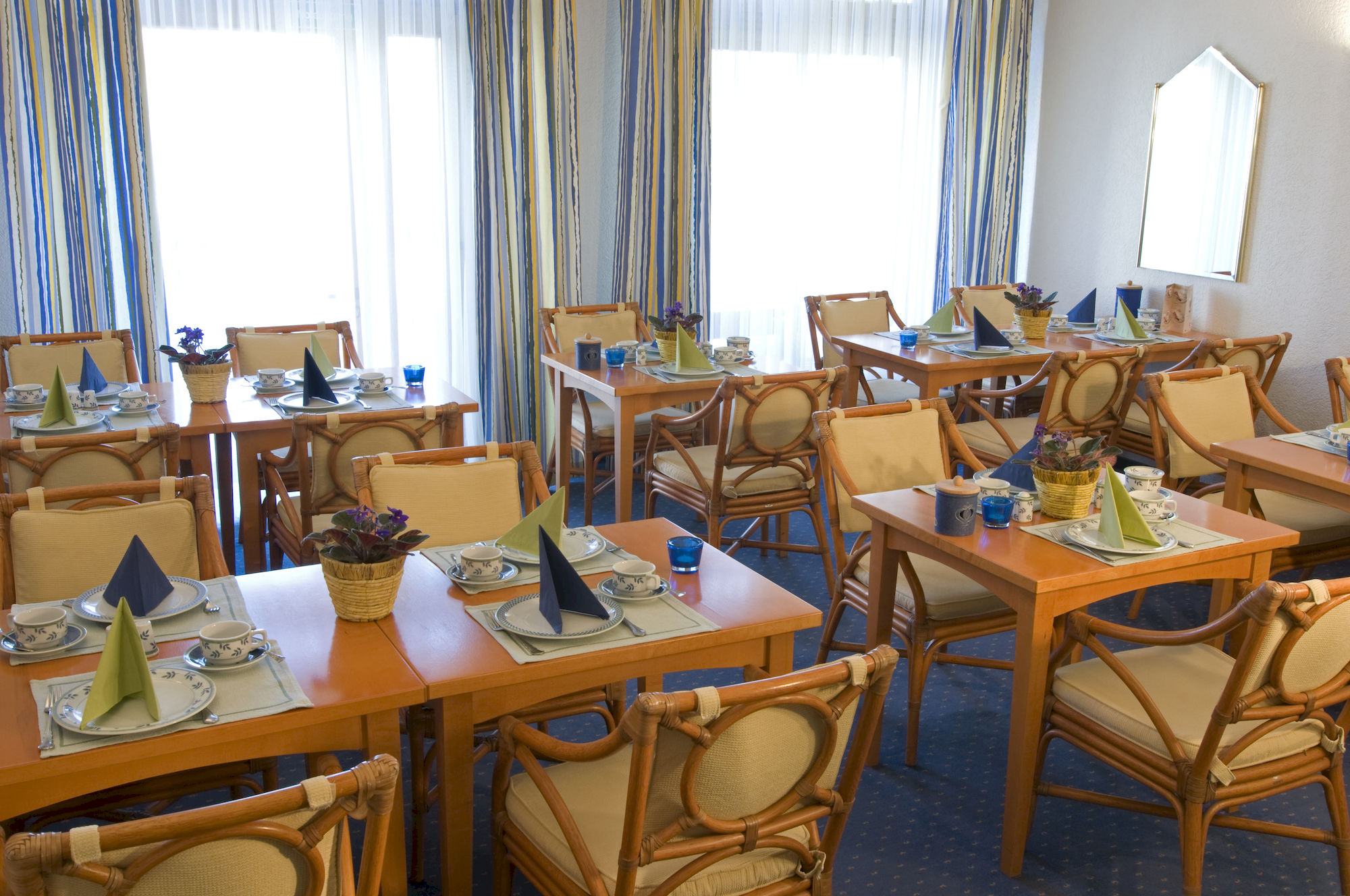 Фото Hotel Gästehaus Forum am Westkreuz