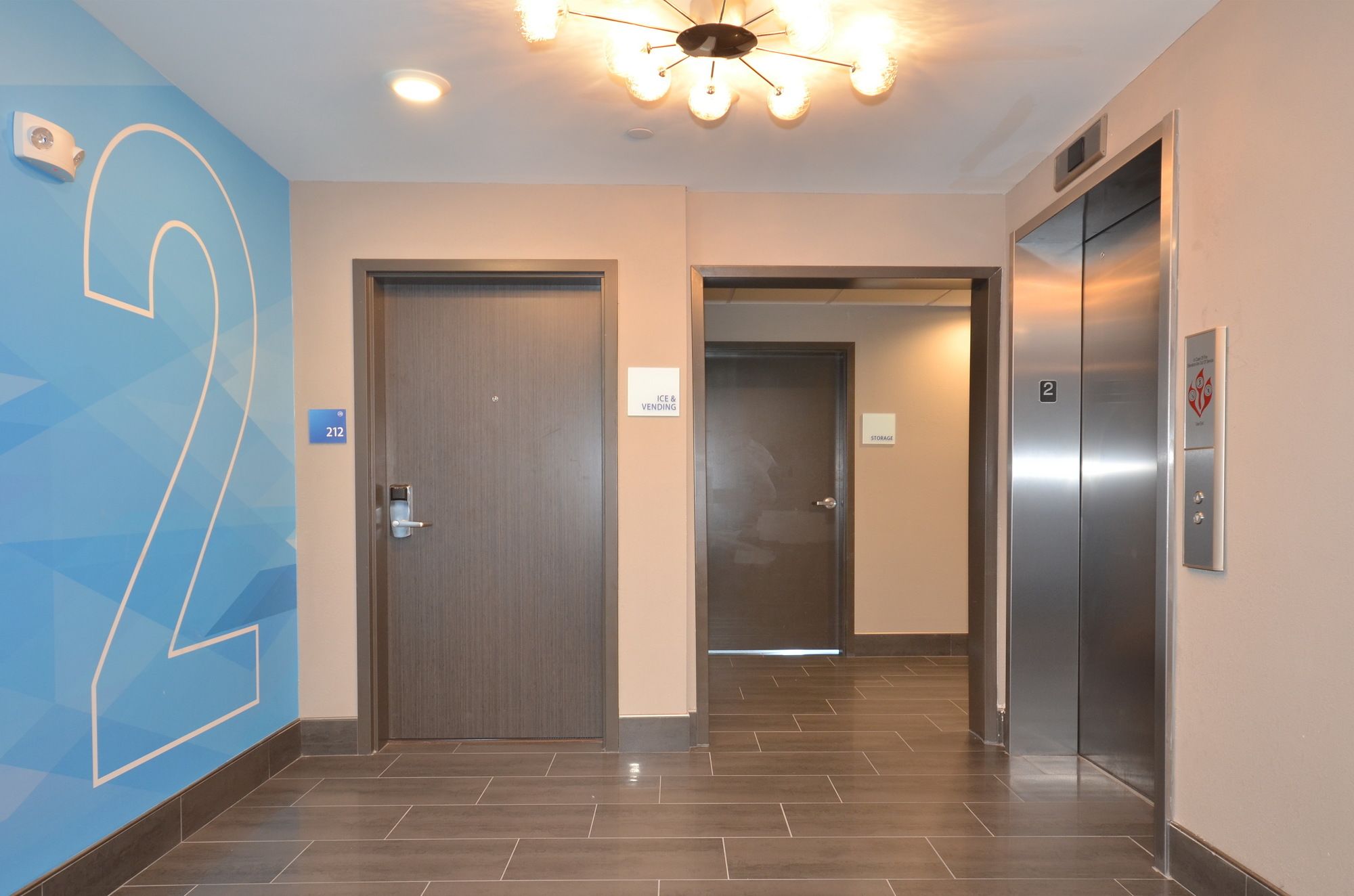 Фото Holiday Inn Express & Suites Oklahoma City Mid - Arpt Area, an Ihg Hotel