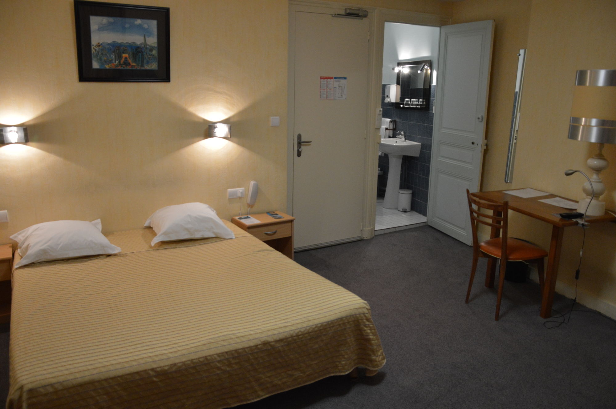 Фото Hotel Au Chapon Fin