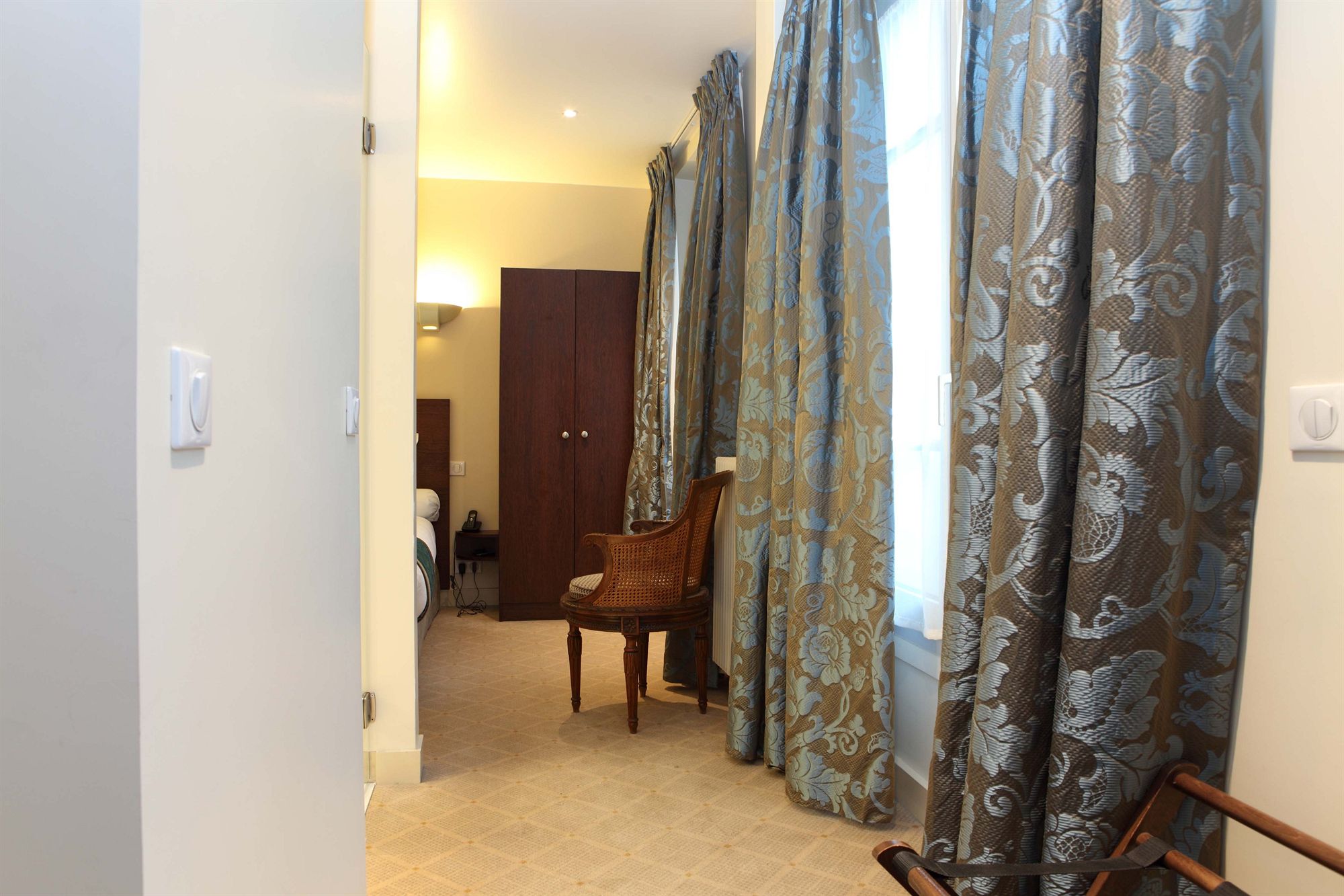 Фото Queens Boutique Hotel